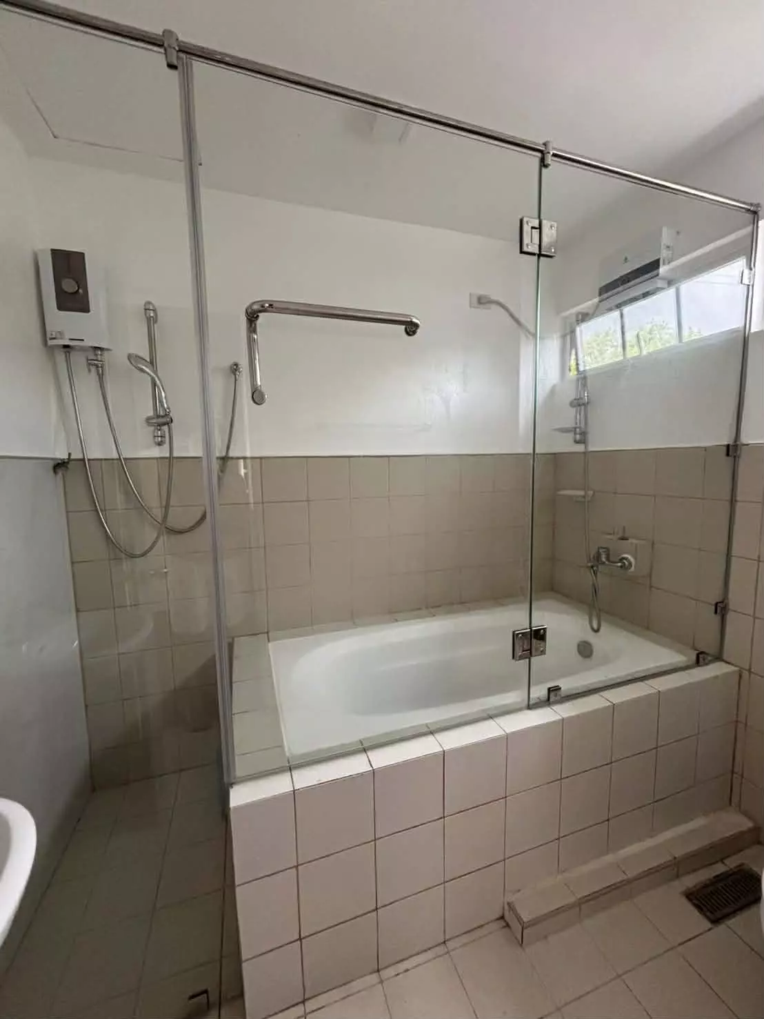 For Sale House and Lot unit at Royal Palms Quatro — House and Lot in Royal Palm Quatro, 16th street, Biking — Photo 4