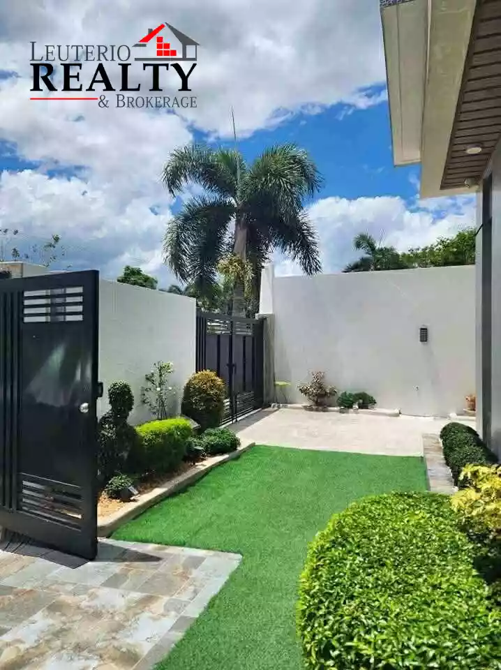 FOR SALE: Modern House and Lot with Swimming Pool — House and Lot in Naga City, Camarines Sur, Philippines — Photo 3