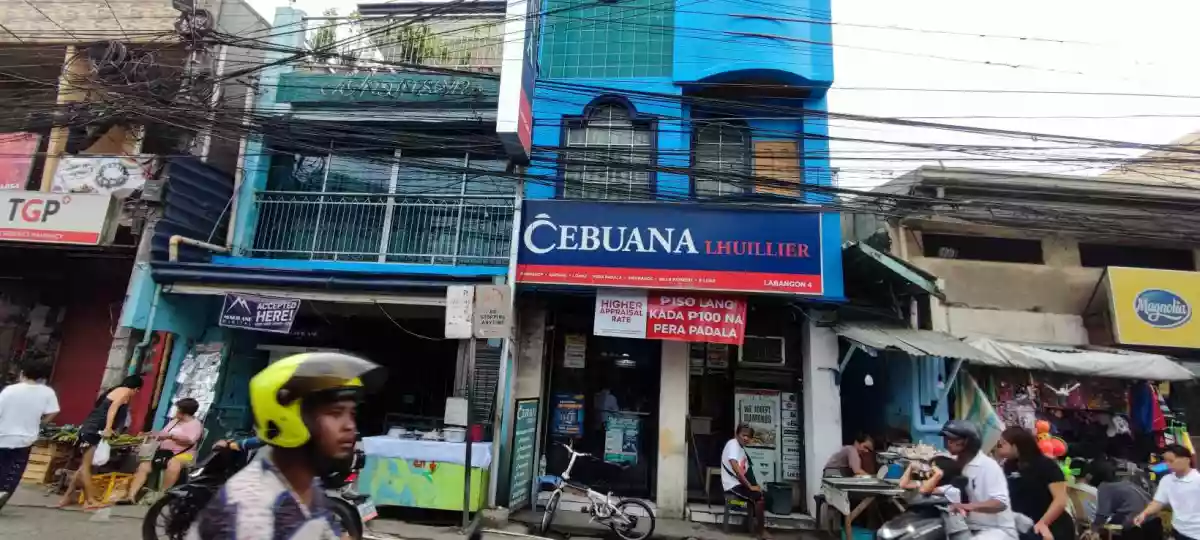 income generating commercial building with 11 doors apartment — Building in Cebu City, Cebu, Philippines — Photo 3