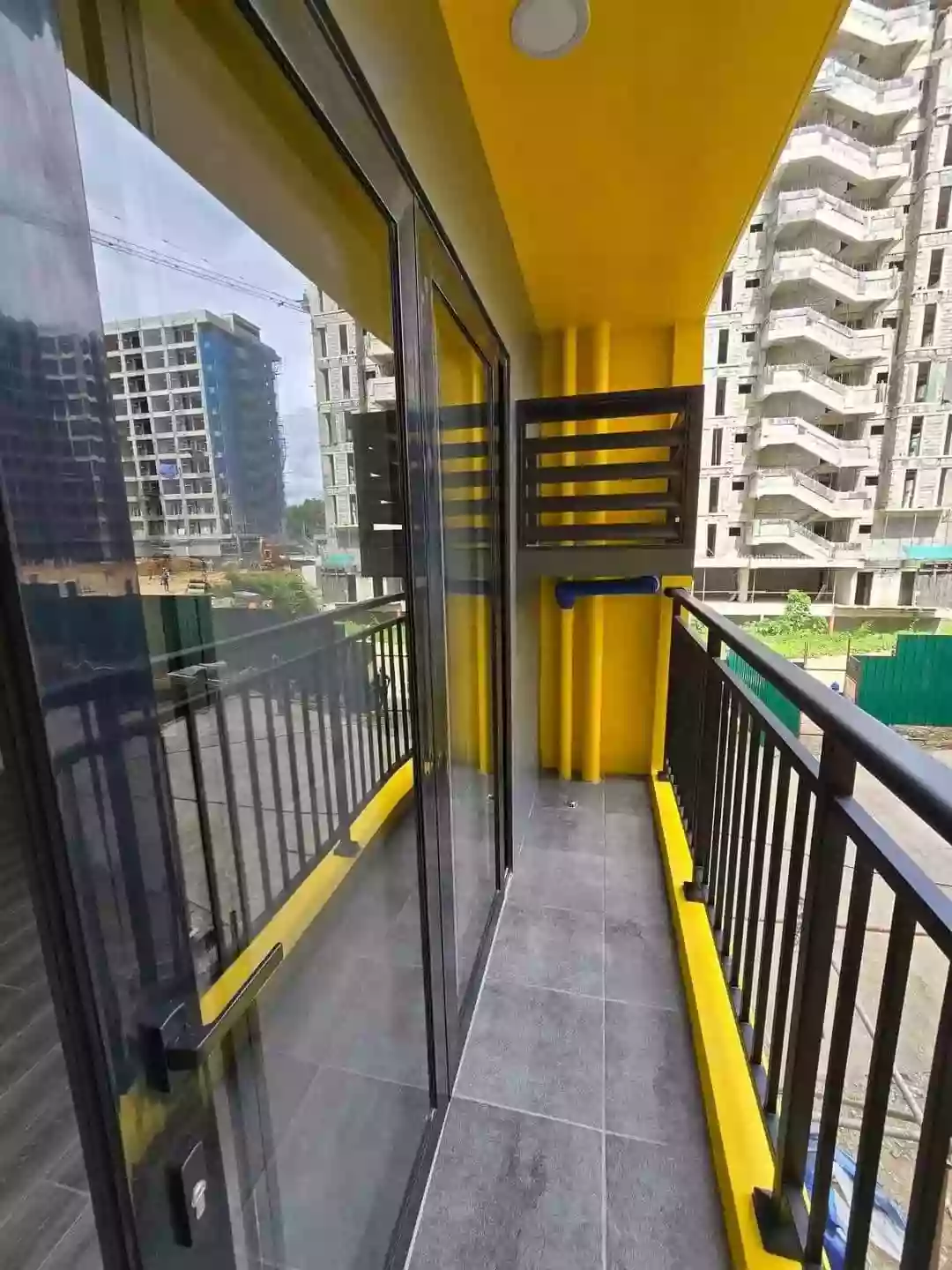 FOR SALE - STUDIO UNIT WITH BALCONY AND PARKING — Studio in Buhangin, Davao City, Davao del Sur — Photo 3