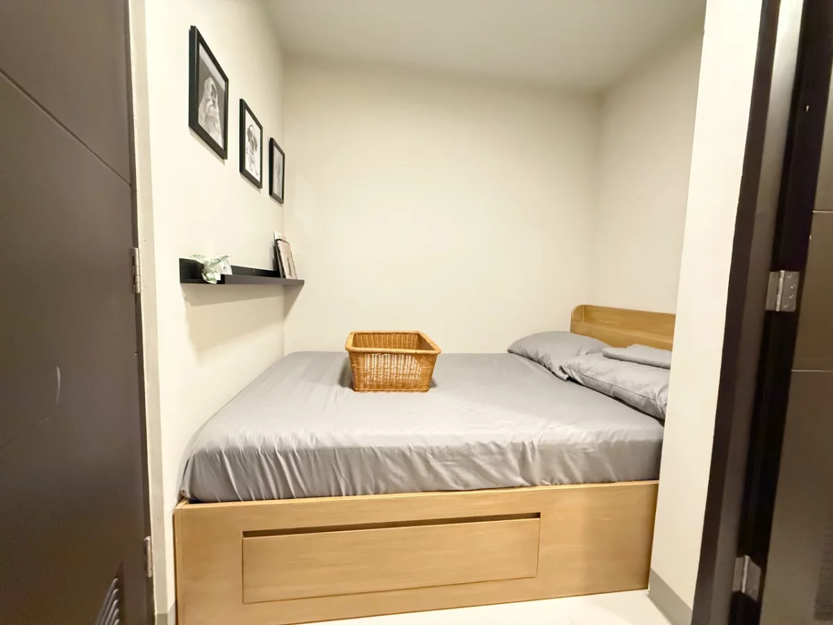 Open photo 11 of 16 — Modern 2Bedroom Condo with Balcony For Sale at Uptown Parksuites, BGC