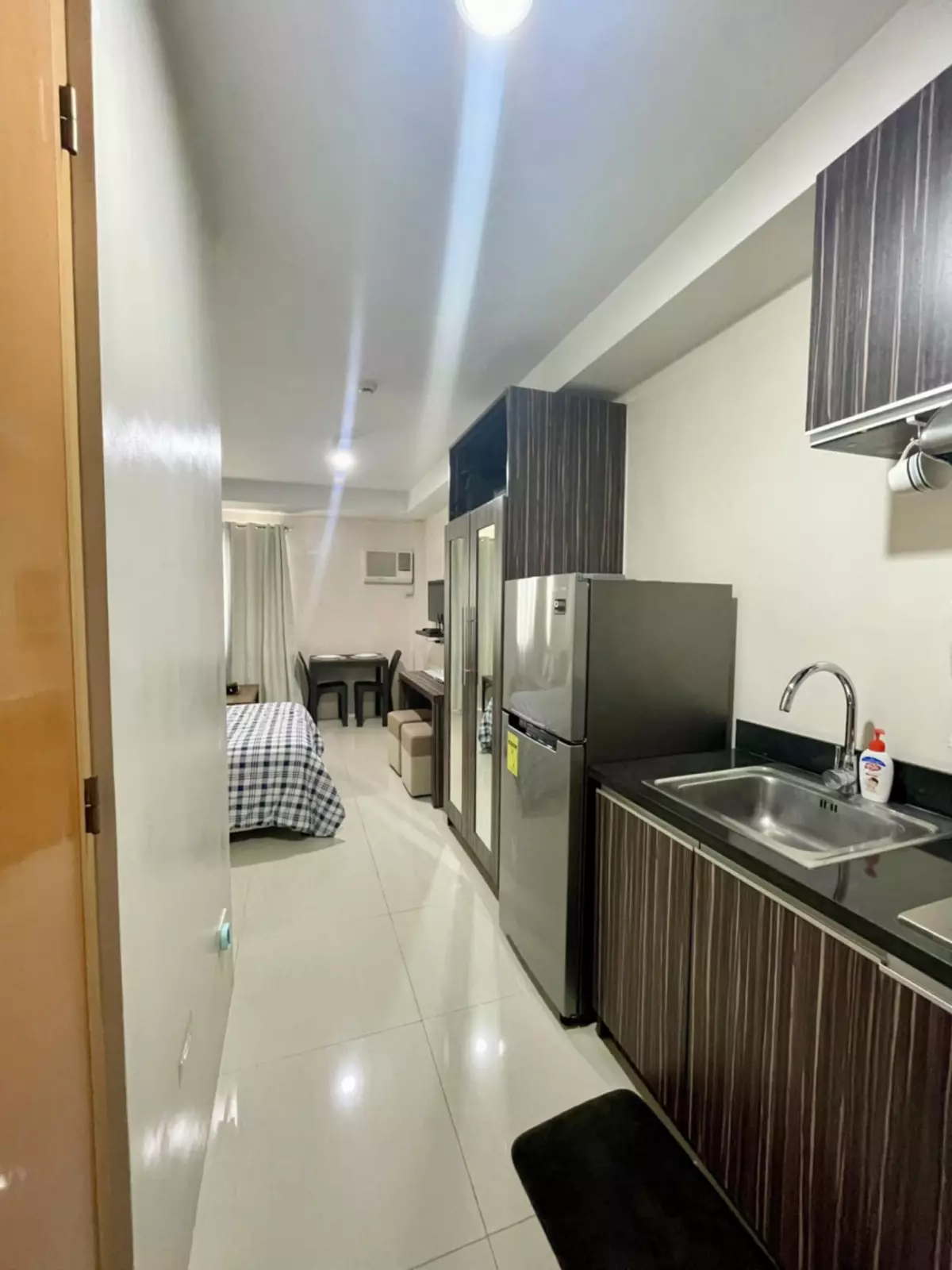 Rush Sale Income Generating Studio Unit in Persimmon Studios in Cebu City — Studio in H. Joaquino Street, Cebu City, Central Visayas — Photo 2