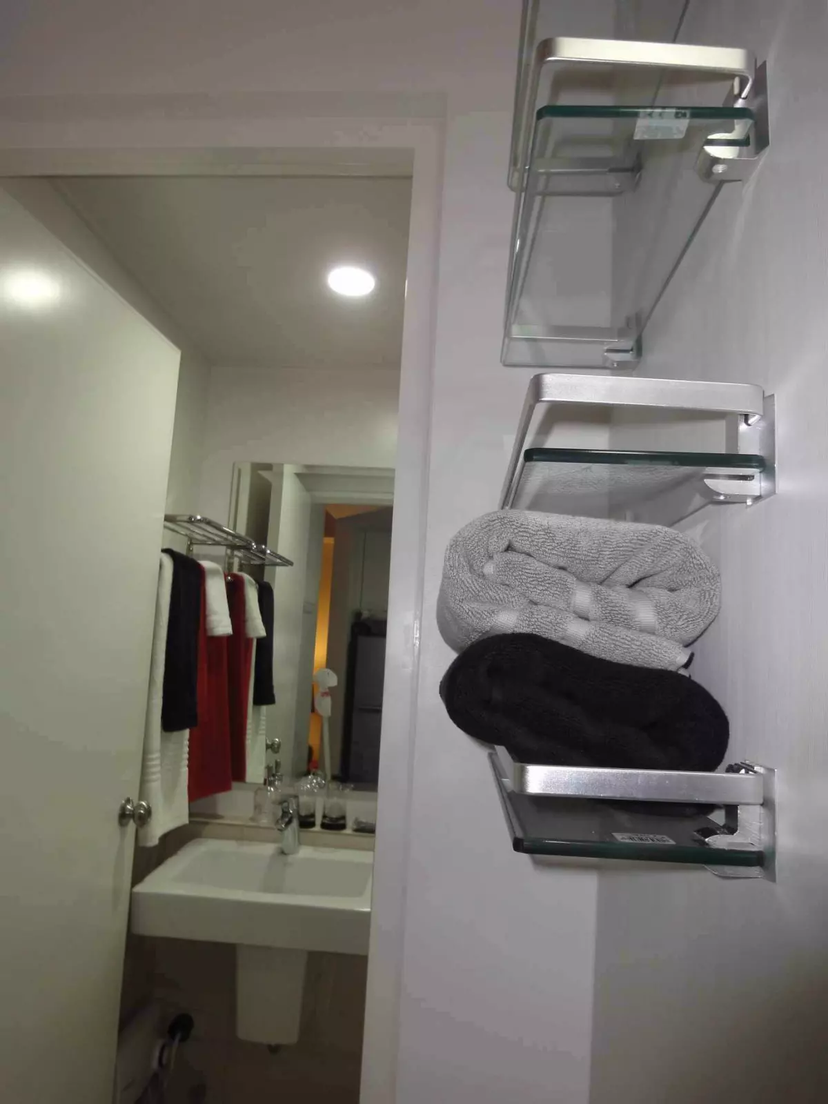 Studio unit plus parking — Studio in West Geonzon Street, Cebu City, Central Visayas — Photo 2