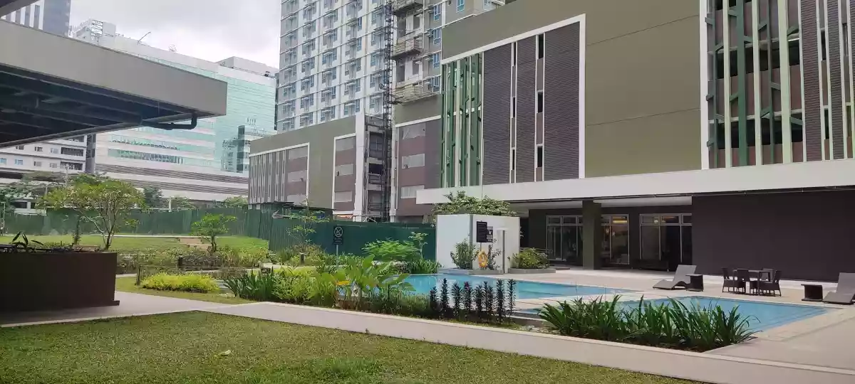 For Sale: 1-Bedroom Condo + Parking | Tower 4, 17th Floor — 1 Bedroom in Lahug, Cebu City, Cebu — Photo 3