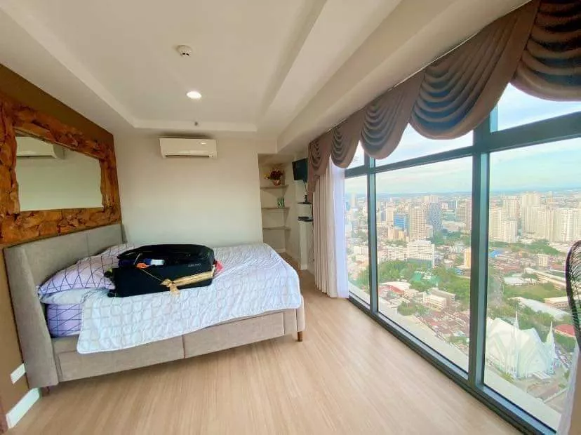 Open photo 14 of 14 — Super rush sale a million dollar view penthouse in Horizon 101