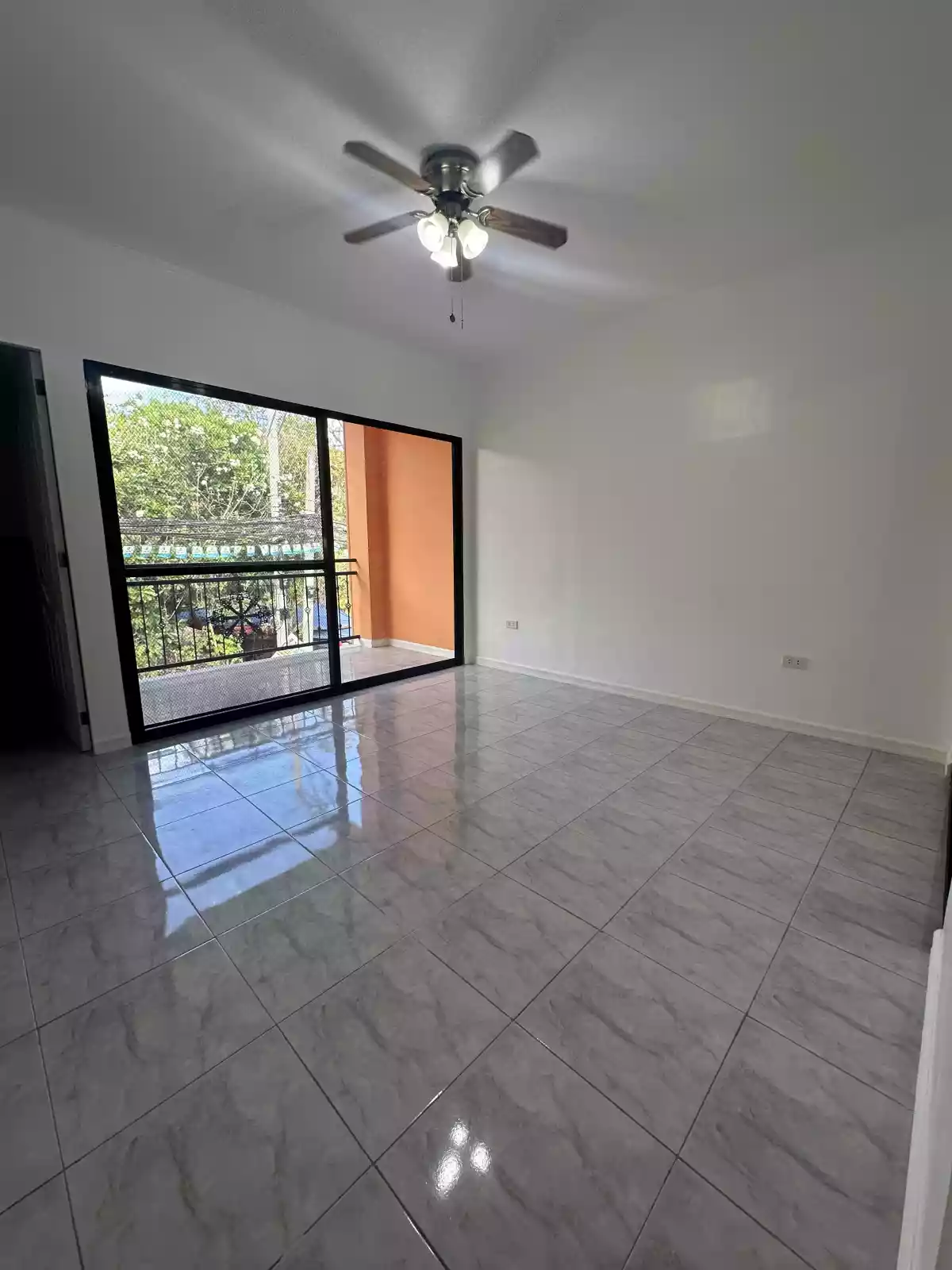 4 bedroom and newly built townhouse for rent — Townhouse in Cebu South Road, Minglanilla, Cebu — Photo 4