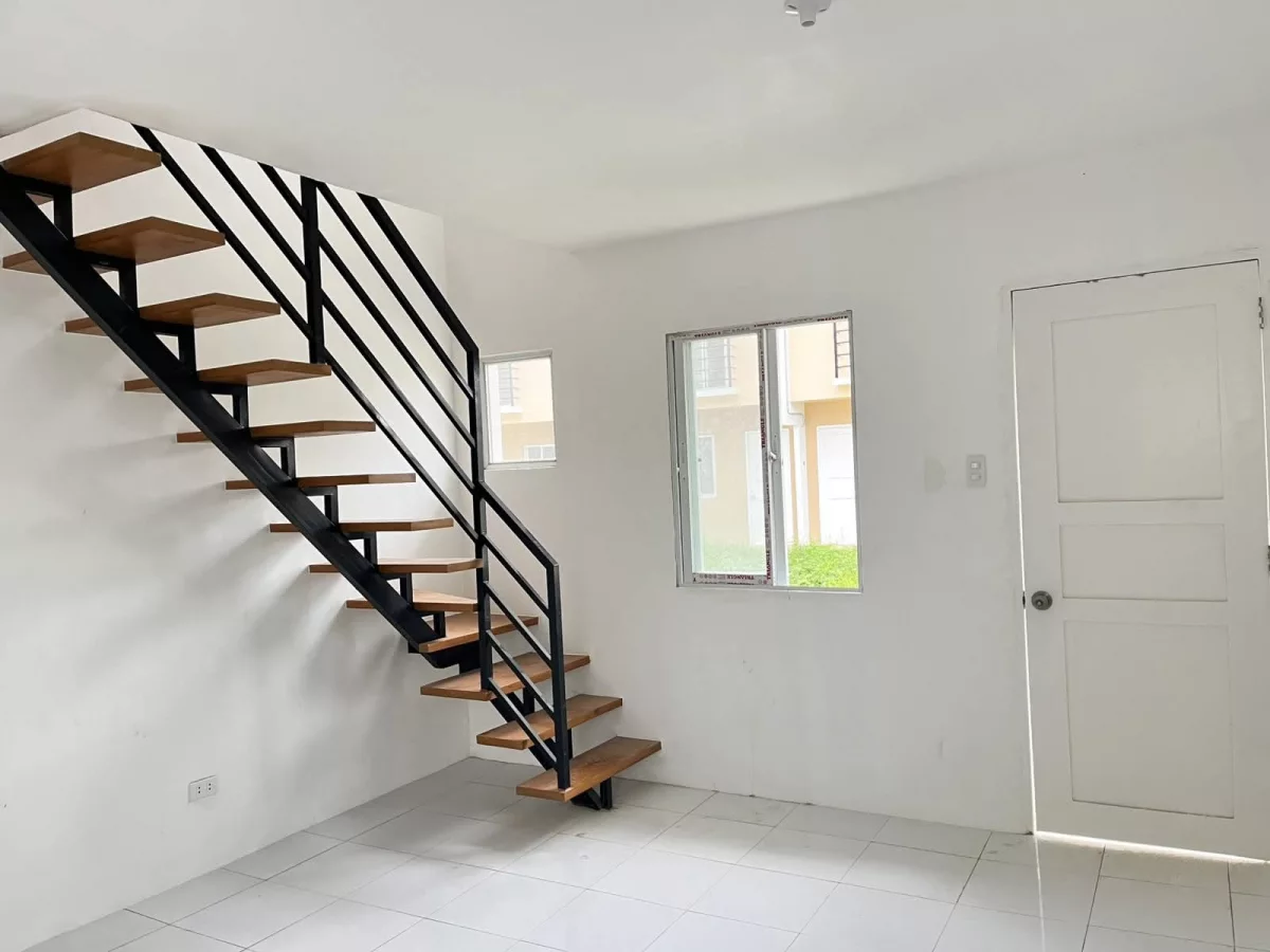 HOUSE AND LOT FOR ASSUME — Townhouse in Cebu, Philippines — Photo 2