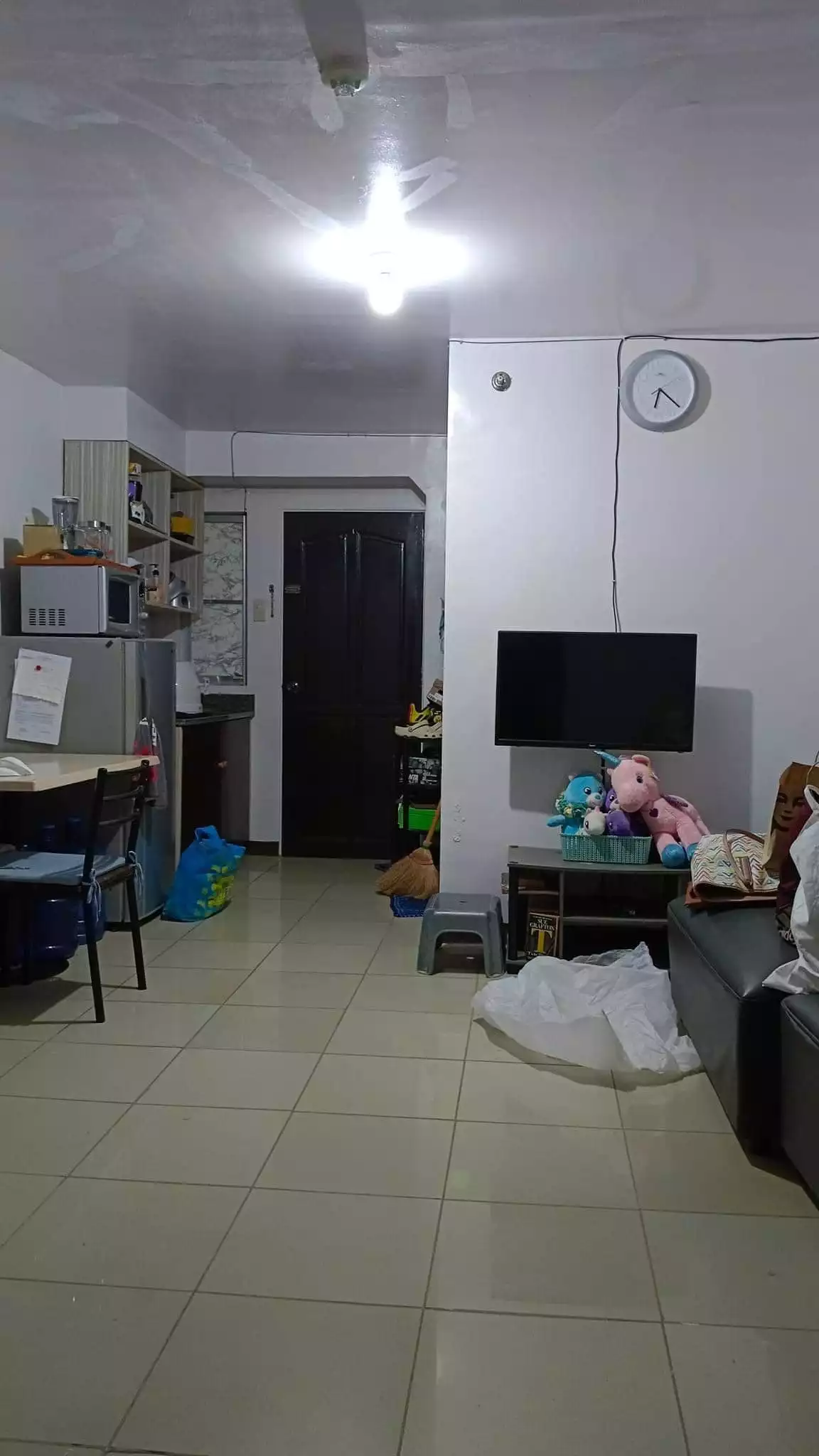 SEMI FURNISHED STUDIO UNIT WITH BALCONY FOR RENT- SALE — Studio in Naya Road, Cebu City, Central Visayas — Photo 3