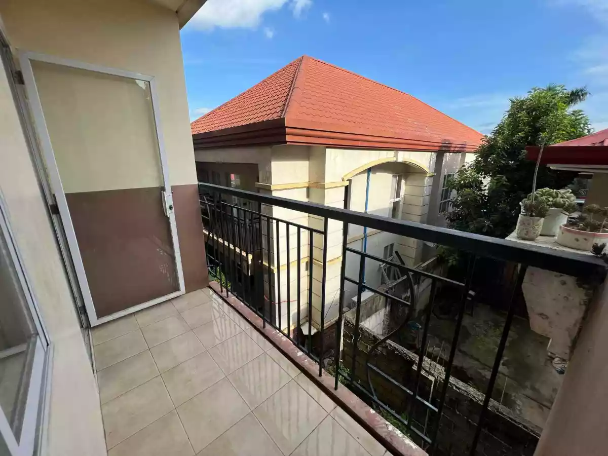 1-Bedroom Condo Unit with Balcony and with Parking Woodcrest Residences for Sale — 1 Bedroom in Guadalupe, Cebu City, Guadalupe — Photo 2