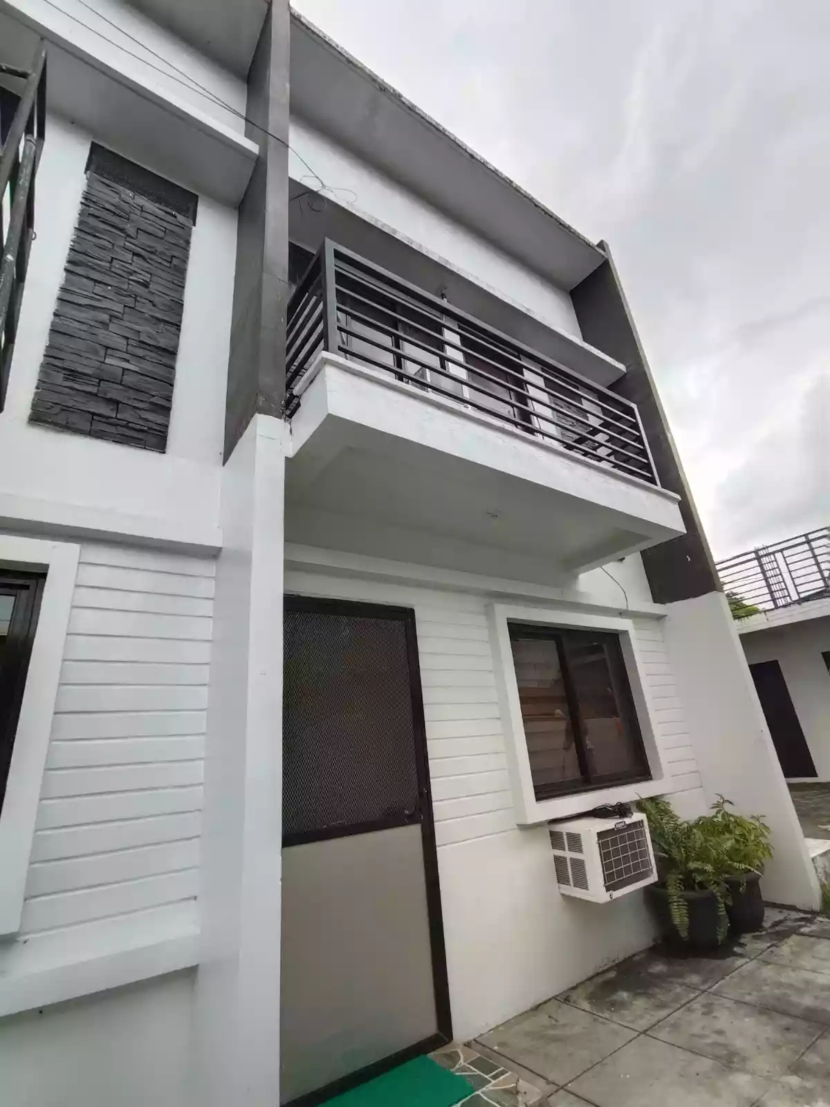 House and Lot with 5 Doors Apartment — House and Lot in Naga, Camarines Sur, Philippines — Photo 3