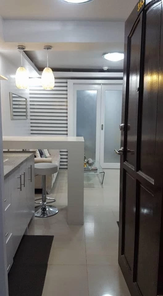 FOR RENT: FULLY FURNISHED 1 BR CONDO WITH BALCONY — Studio in Naya Road, Cebu City, Central Visayas — Photo 2