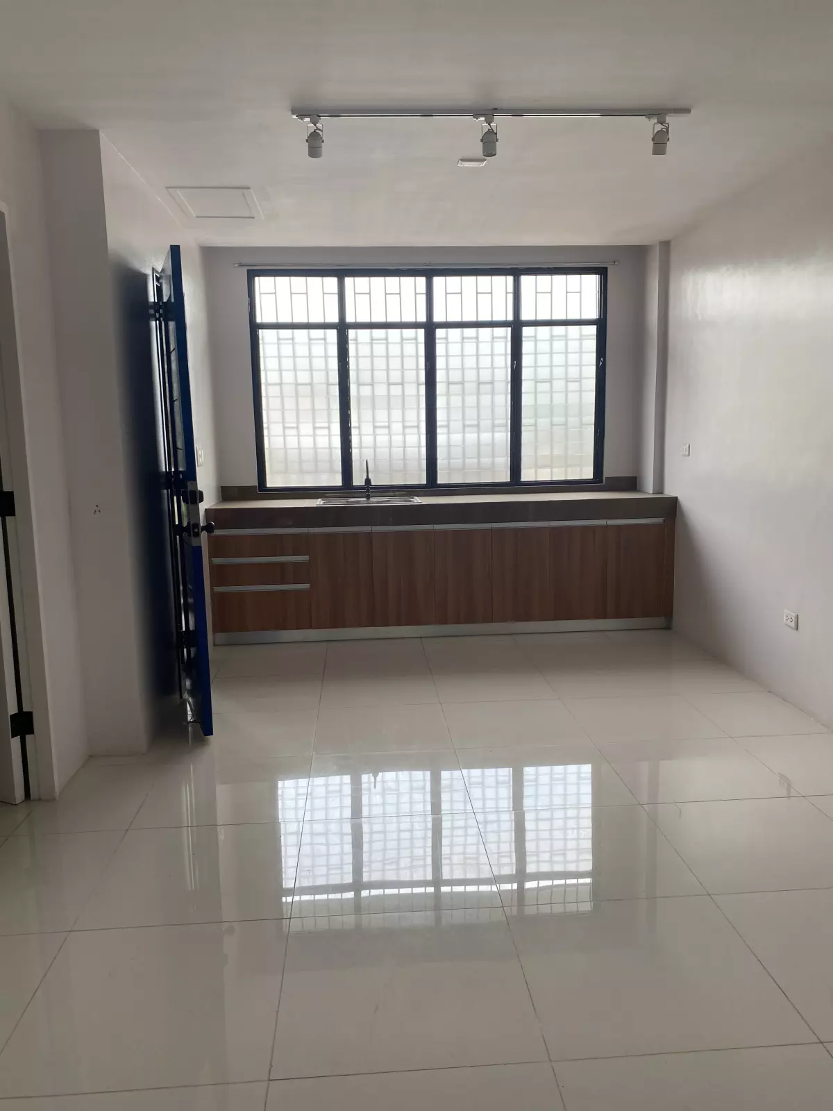 111-2023000136 — Townhouse in Mandaue City, Cebu, Philippines — Photo 4