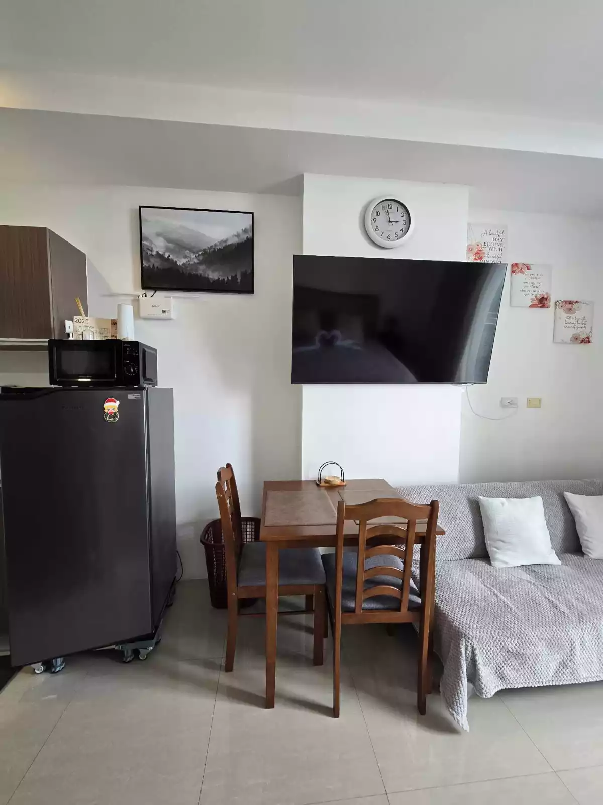 Studio Unit w/ Balcony facing Osmeña Blvd for sale — Studio — Photo 3