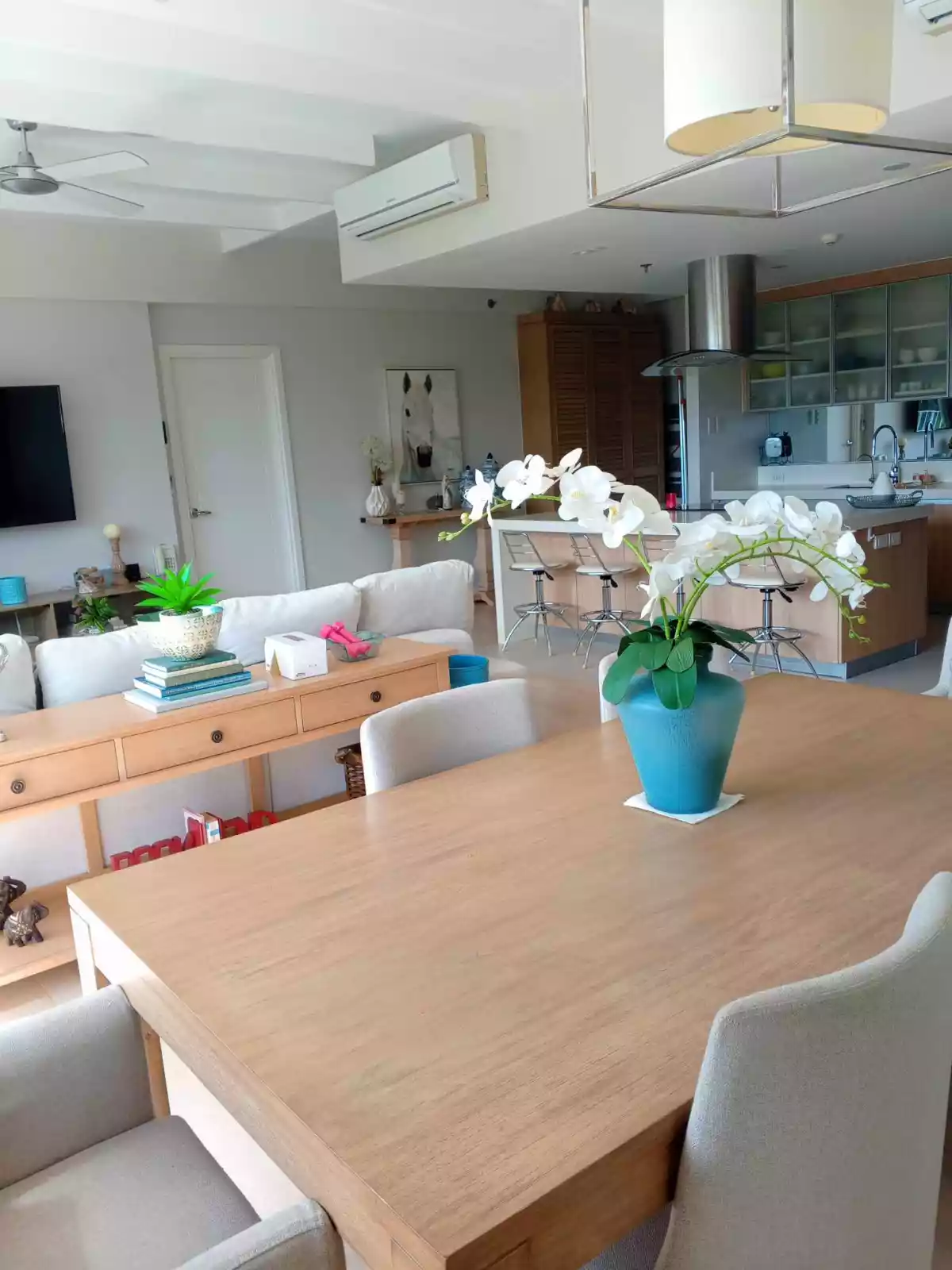 3 Bedroom unit — 3 Bedrooms in Cebu City, Cebu, Philippines — Photo 2