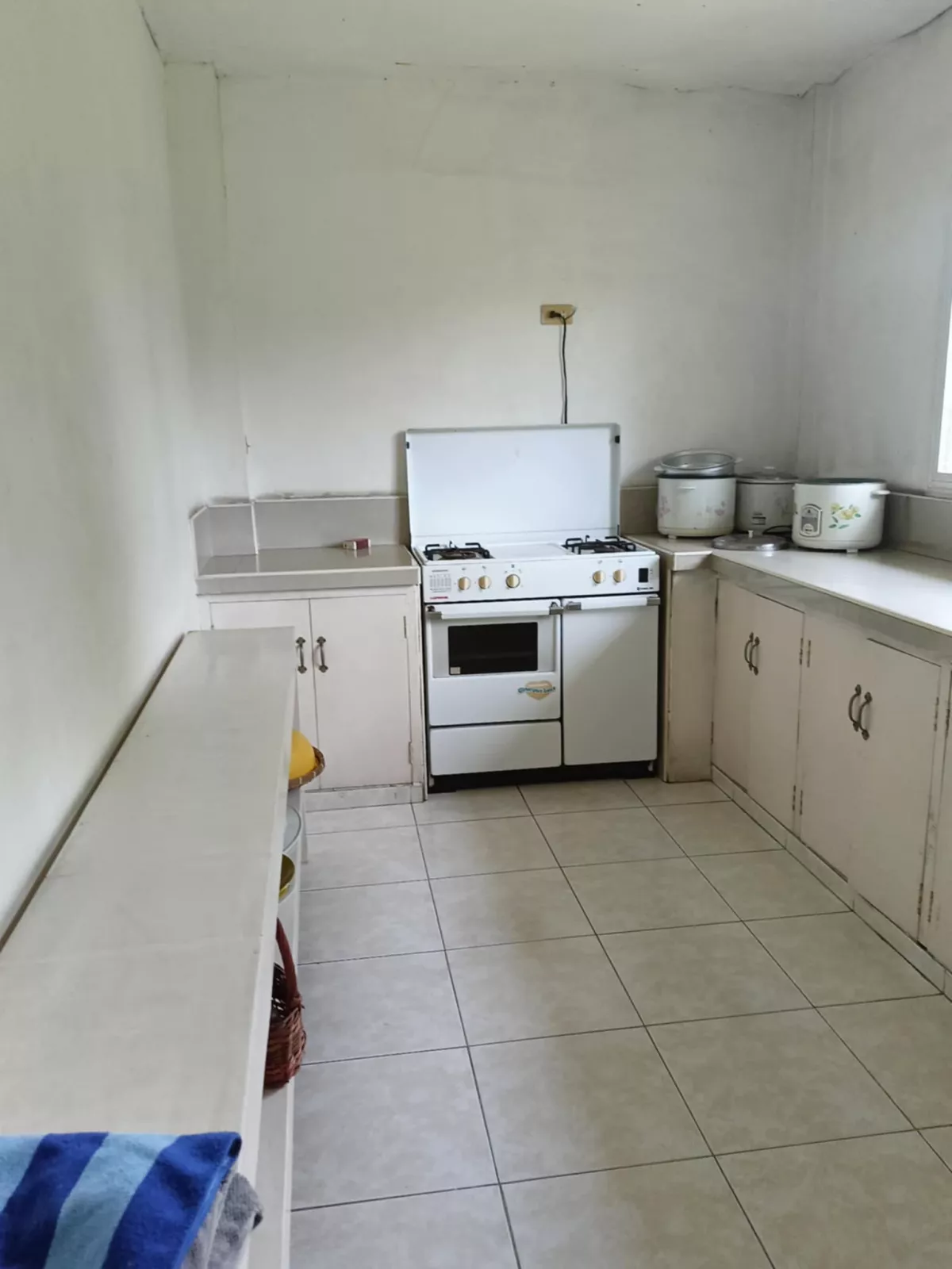 Open photo 27 of 33 — 3 STOREY BUILDING WITH ROOF TOP AND  5 APARTMENT UNITS FOR SALE