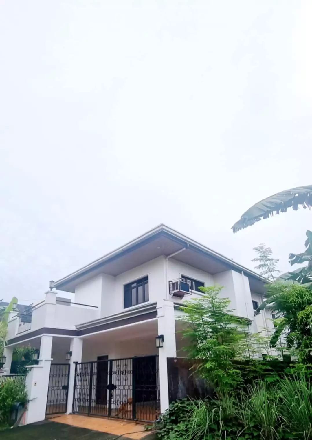 For Sale House and Lot in Executive Parkview Village