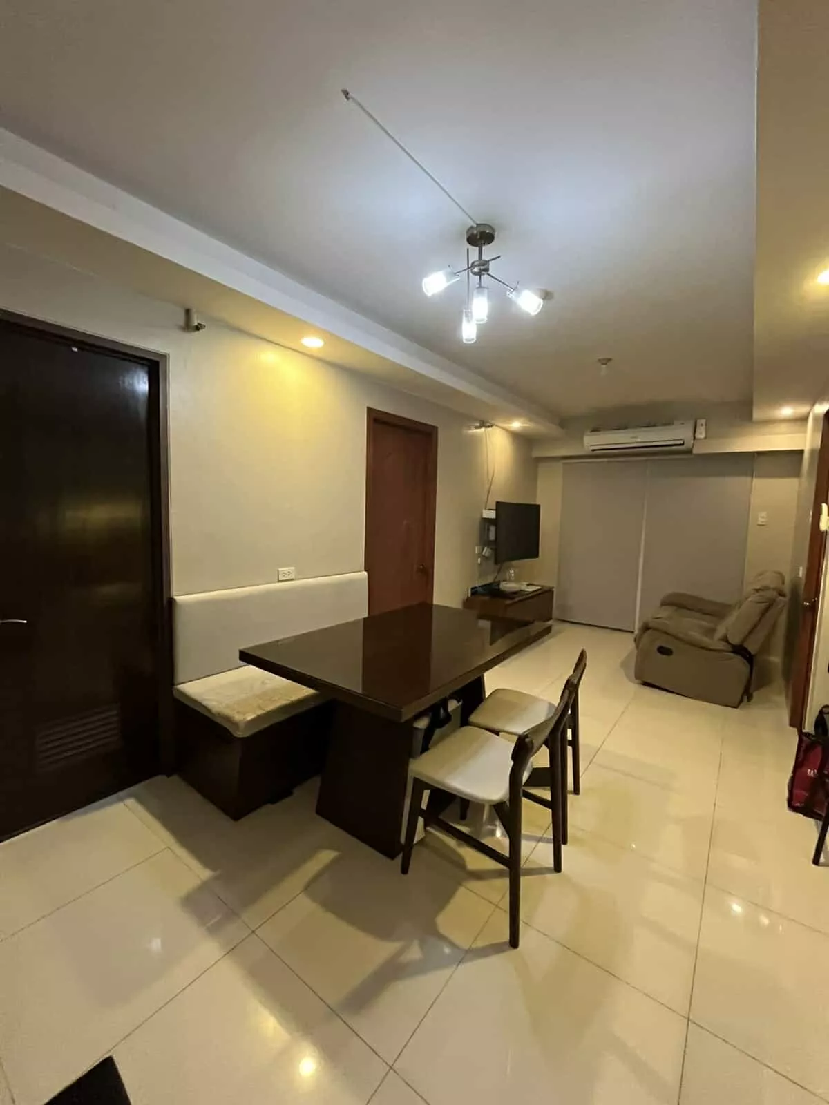 2Bedroom Condo for Rush Sale — 2 Bedrooms in Guadalupe, Cebu City, Guadalupe — Photo 3