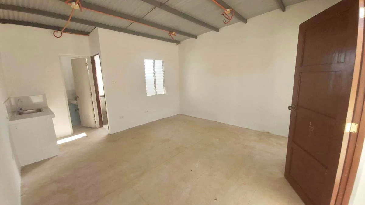 For Assume: Corner lot rowhouse in Villa Casita Bogo Cebu — Townhouse in Cebu, Philippines — Photo 4