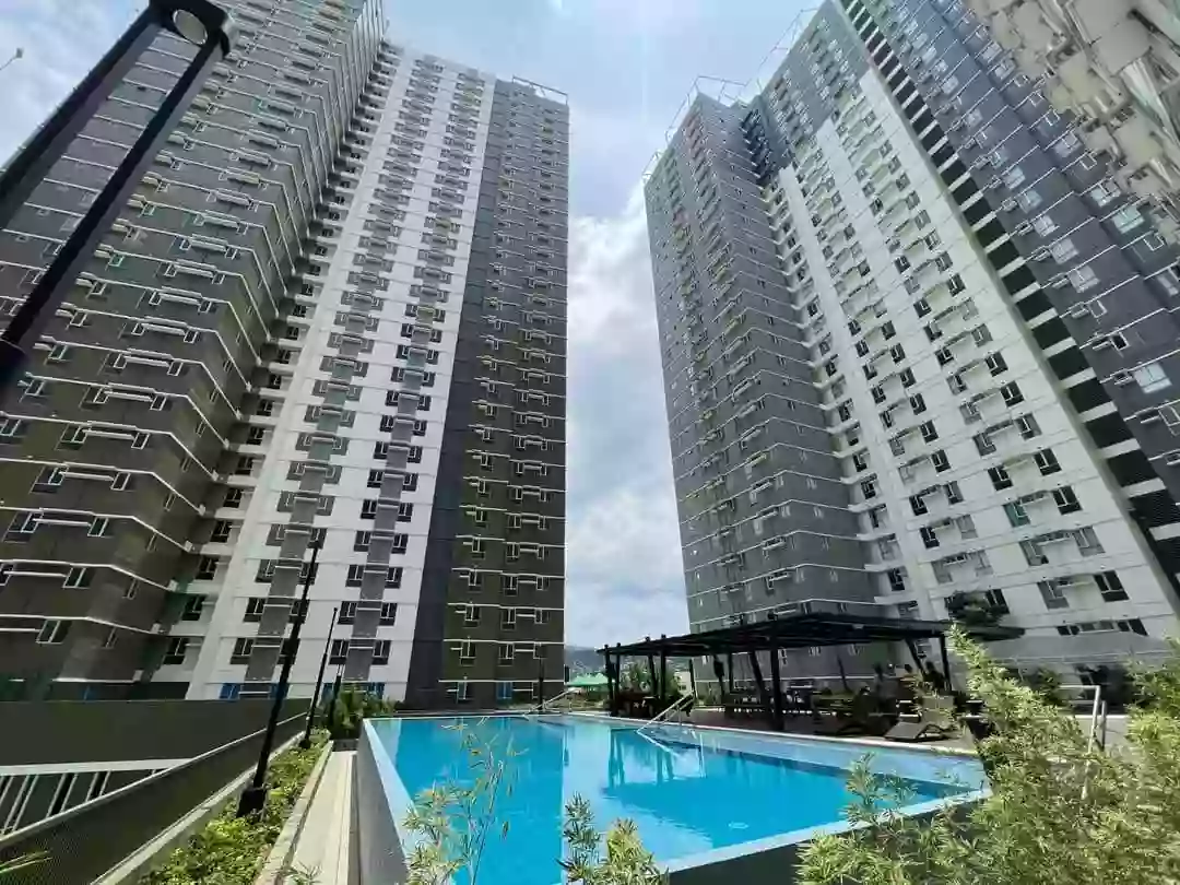 For Sale: 1-Bedroom Condo + Parking | Tower 4, 17th Floor — 1 Bedroom in Lahug, Cebu City, Cebu — Photo 2