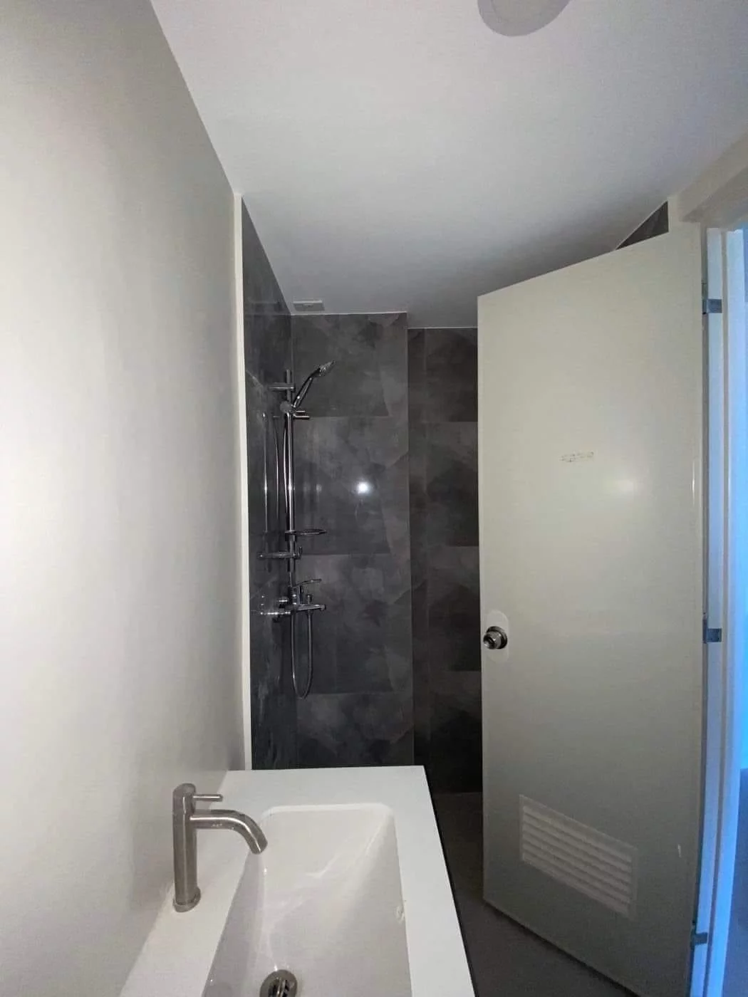 Open photo 11 of 13 — For Assume One BR Condo in Primeworld District Mactan - Agus, Lapu-lapu City