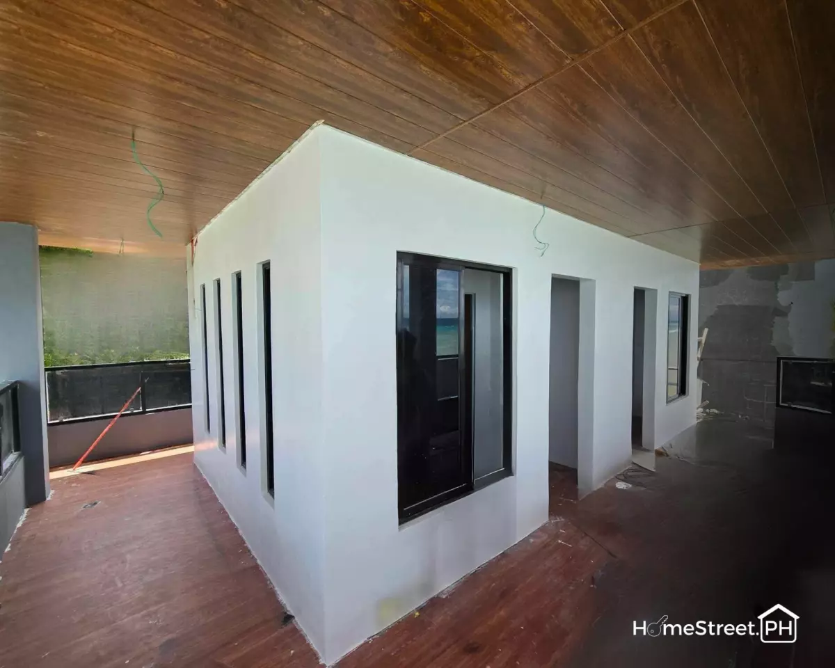 BEACHFRONT REST HOUSE FOR SALE IN OSLOB — Beach House / Resort in Cebu, Philippines — Photo 2