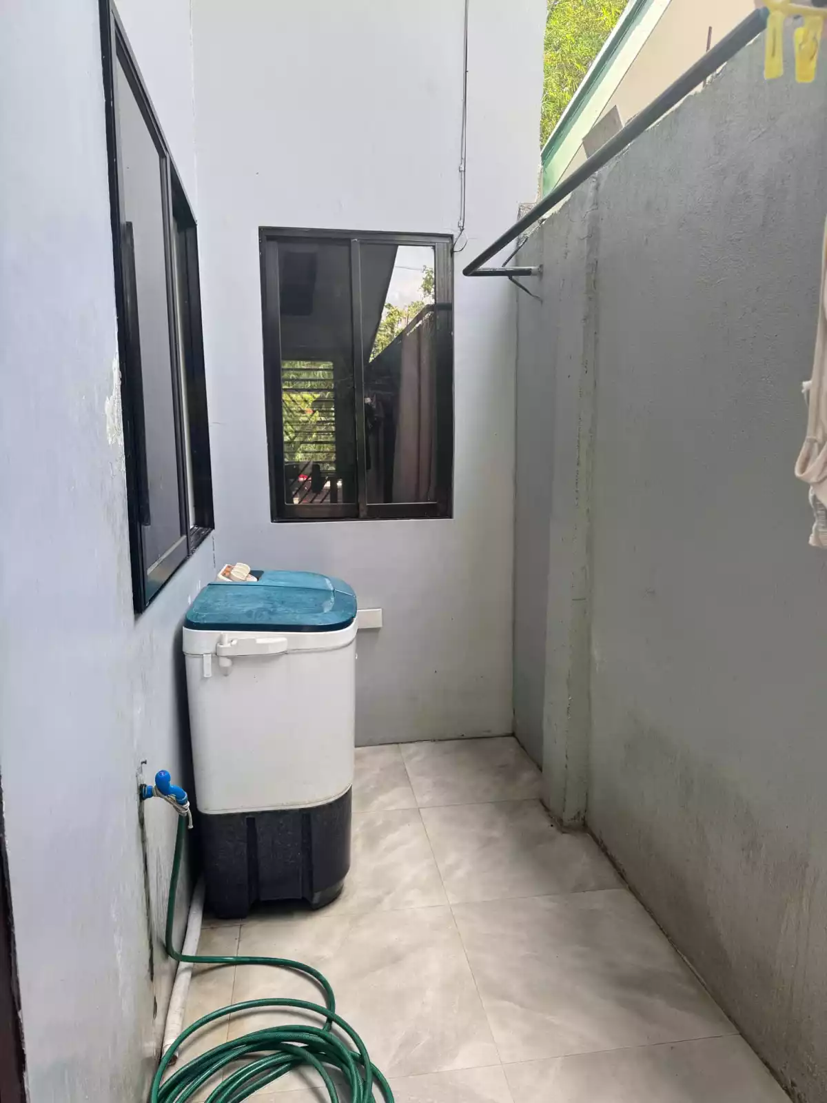 RUSH HOUSE AND LOT FOR SALE — House and Lot in Subd Road, Bacolod, Negros Occidental — Photo 6