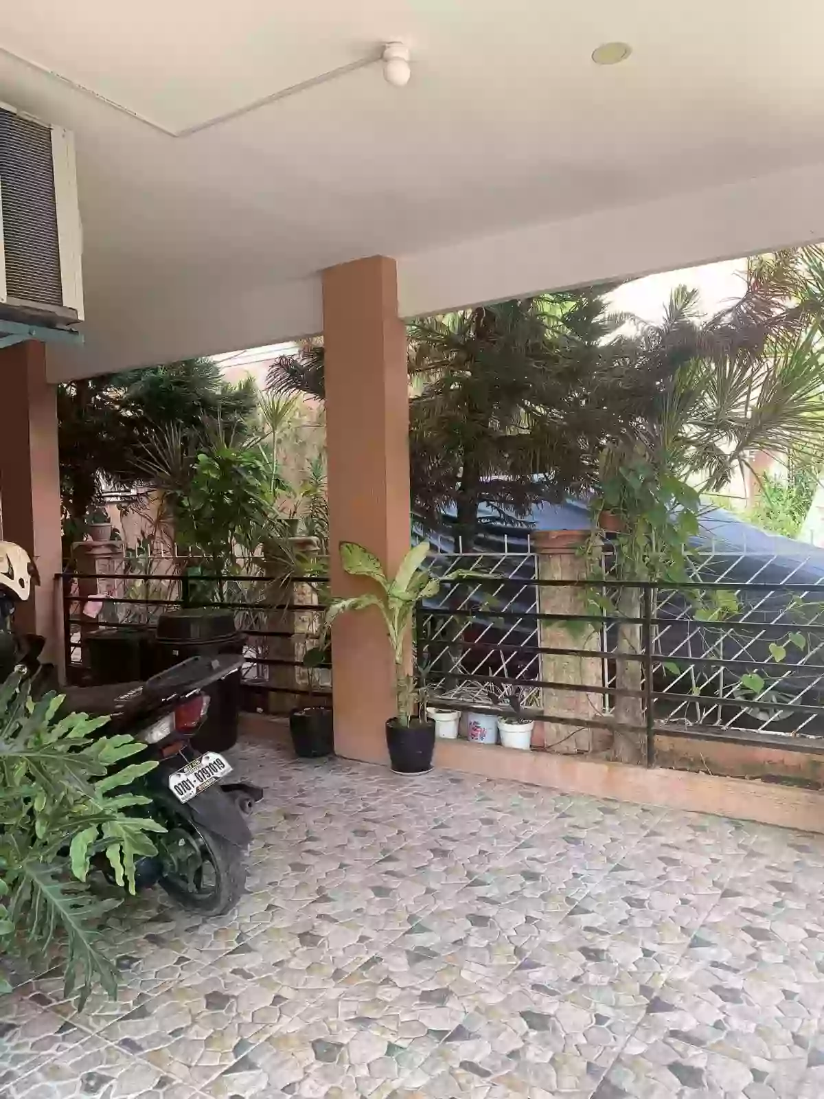 House and Lot 4 Bedrooms for Rush Sale in Lapu-lapu City — House and Lot in Lapu-Lapu City, Cebu, Philippines — Photo 4