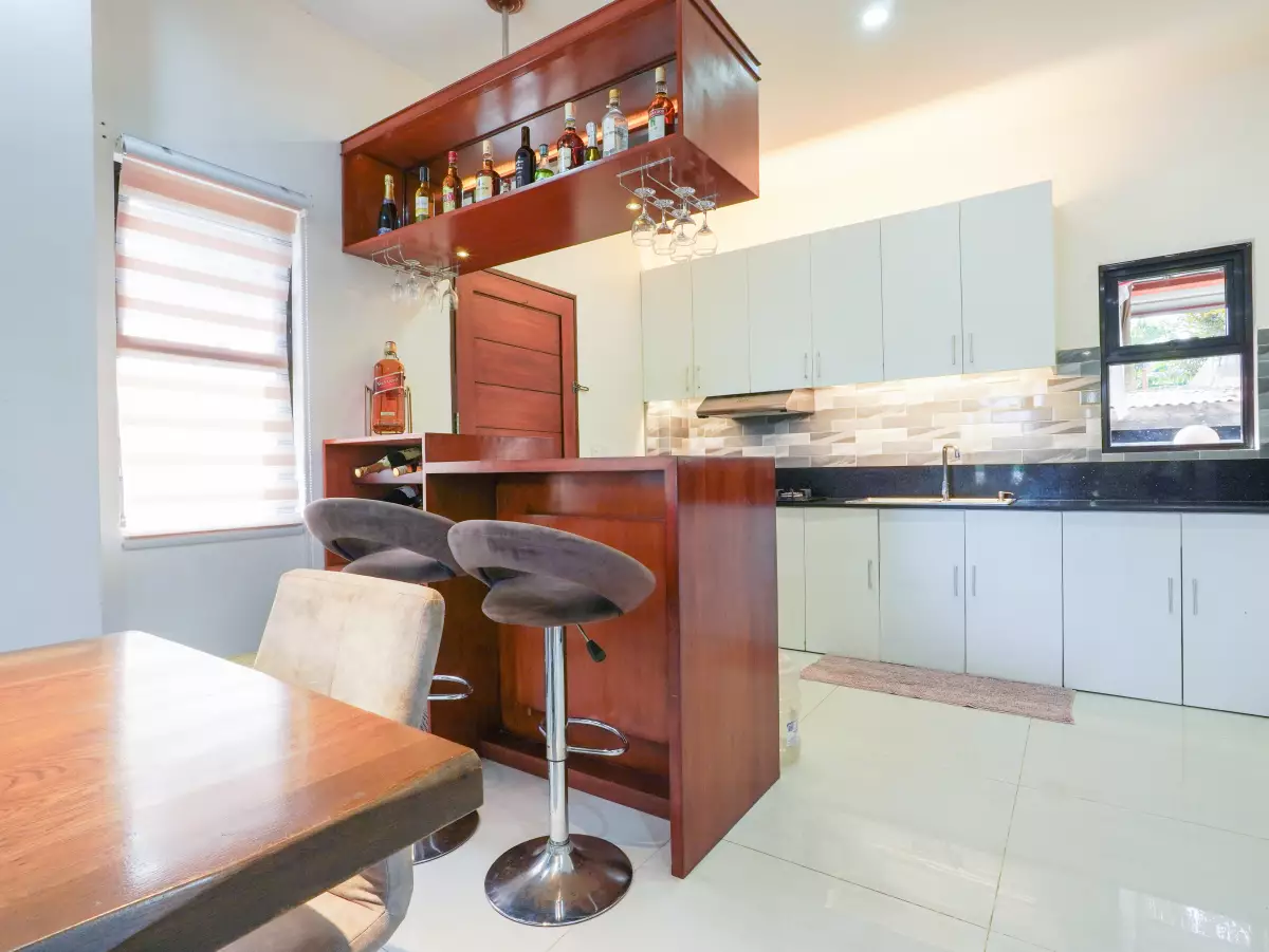 4 Bedroom House and Lot with 2 Garage — House and Lot in Bagong Silingan, Lapu-Lapu City, Cebu — Photo 2