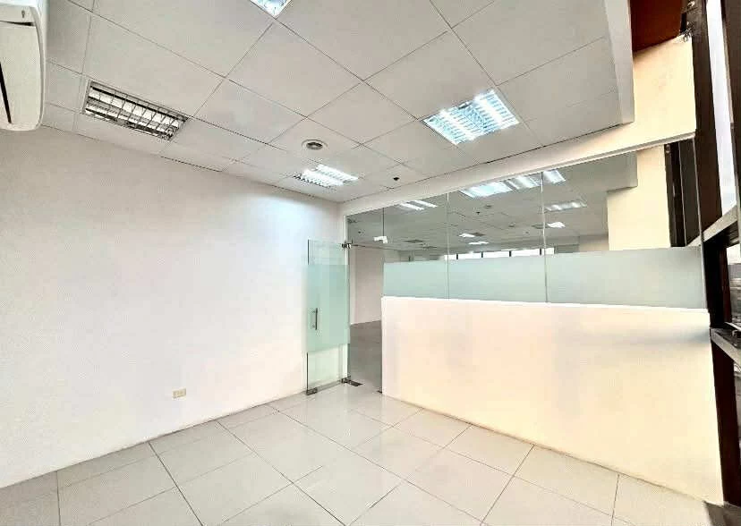 175.89 Sqm. Office Space For Rent In AS Fortuna — Office in Mandaue, Cebu, Philippines — Photo 5