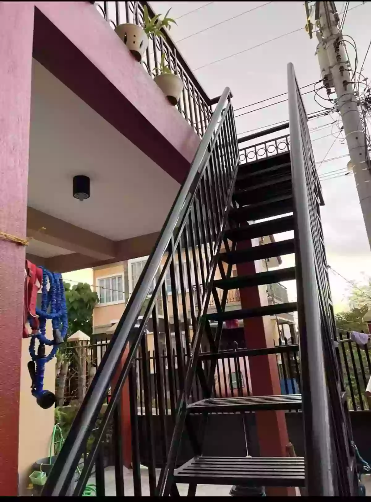 RUSH FOR SALE HOUSE & LOT, BIRTHING CLINIC, 2 GOLDEN HAVEN MEMORIAL LOTS AND STRADA MODEL 2012 — House and Lot in de Julio Street, Minglanilla, Cebu — Photo 5