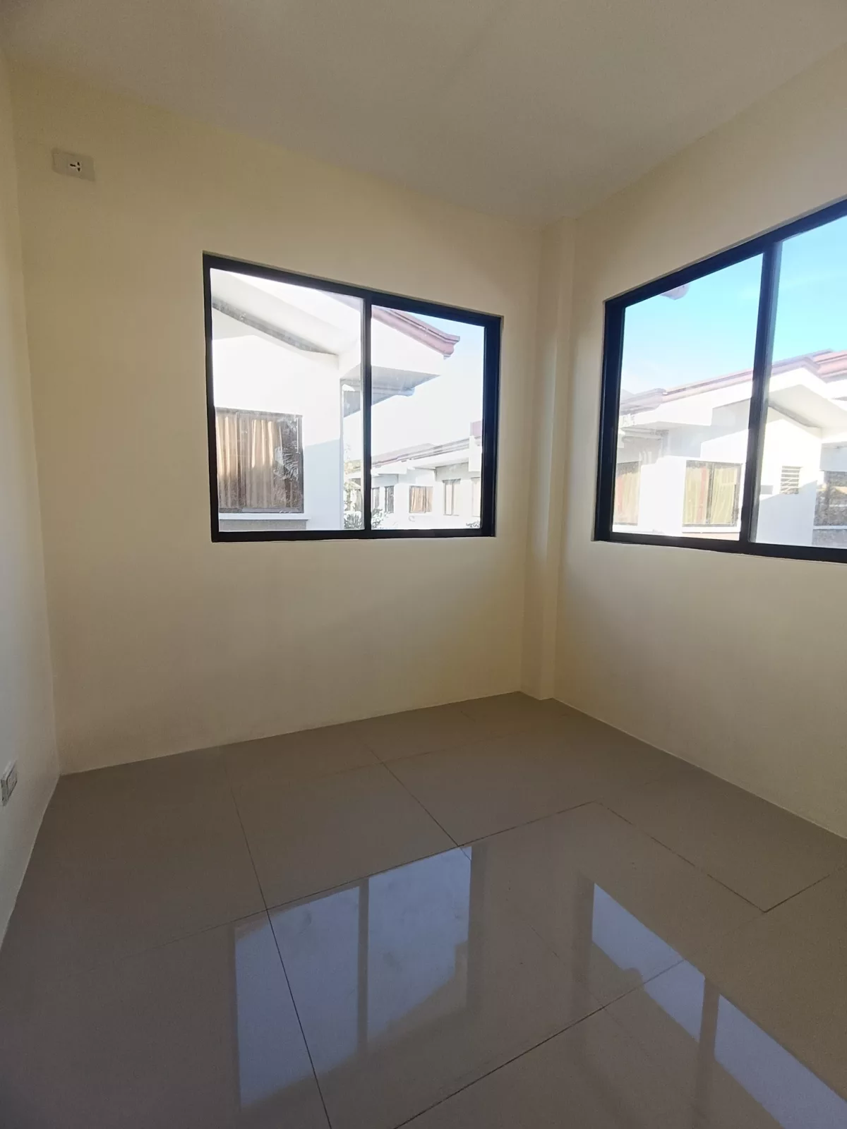 FOR SALE DUPLEX HOUSE IN EASTLAND ESTATE LILOAN — House and Lot in Eastland Dr, Liloan, Cebu — Photo 6