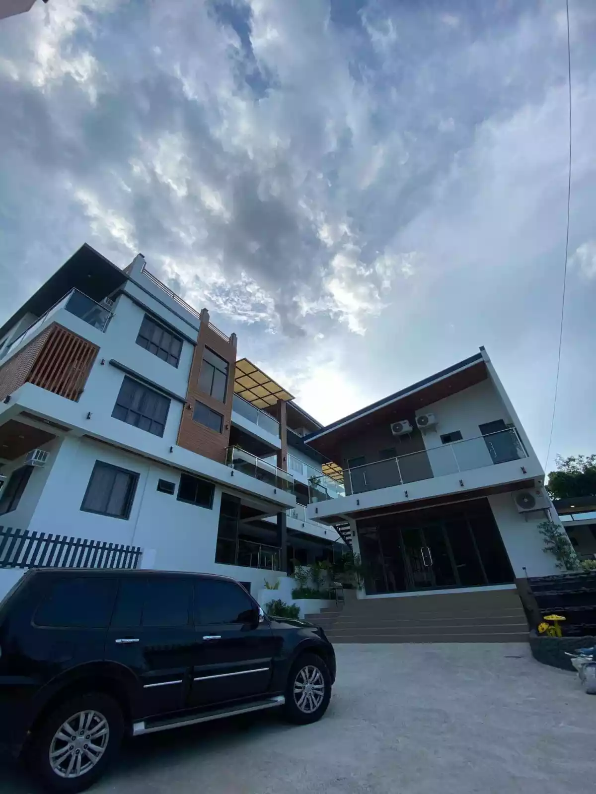BRANDNEW 4-STOREY LUXURIOUS PRIVATE RESORT WITH BASEMENT + 2-STOREY EVENTS PLACE FOR SALE