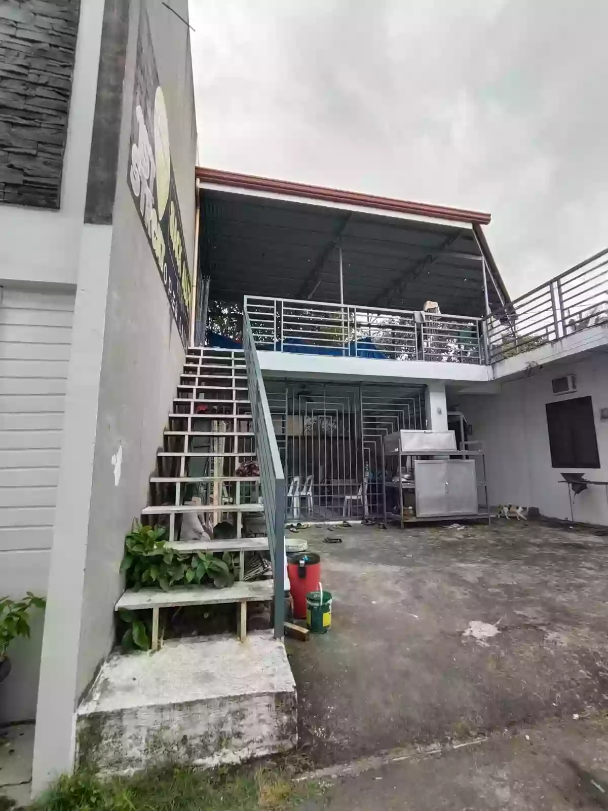 House and Lot with 5 Doors Apartment — House and Lot in Naga, Camarines Sur, Philippines — Photo 2