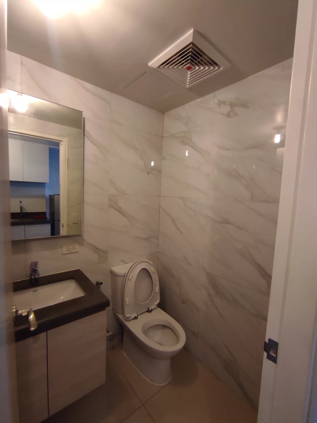Furnished studio unit in Mandani Bay — Studio in F.E. Zuellig Avenue, Mandaue City, Philippines — Photo 6