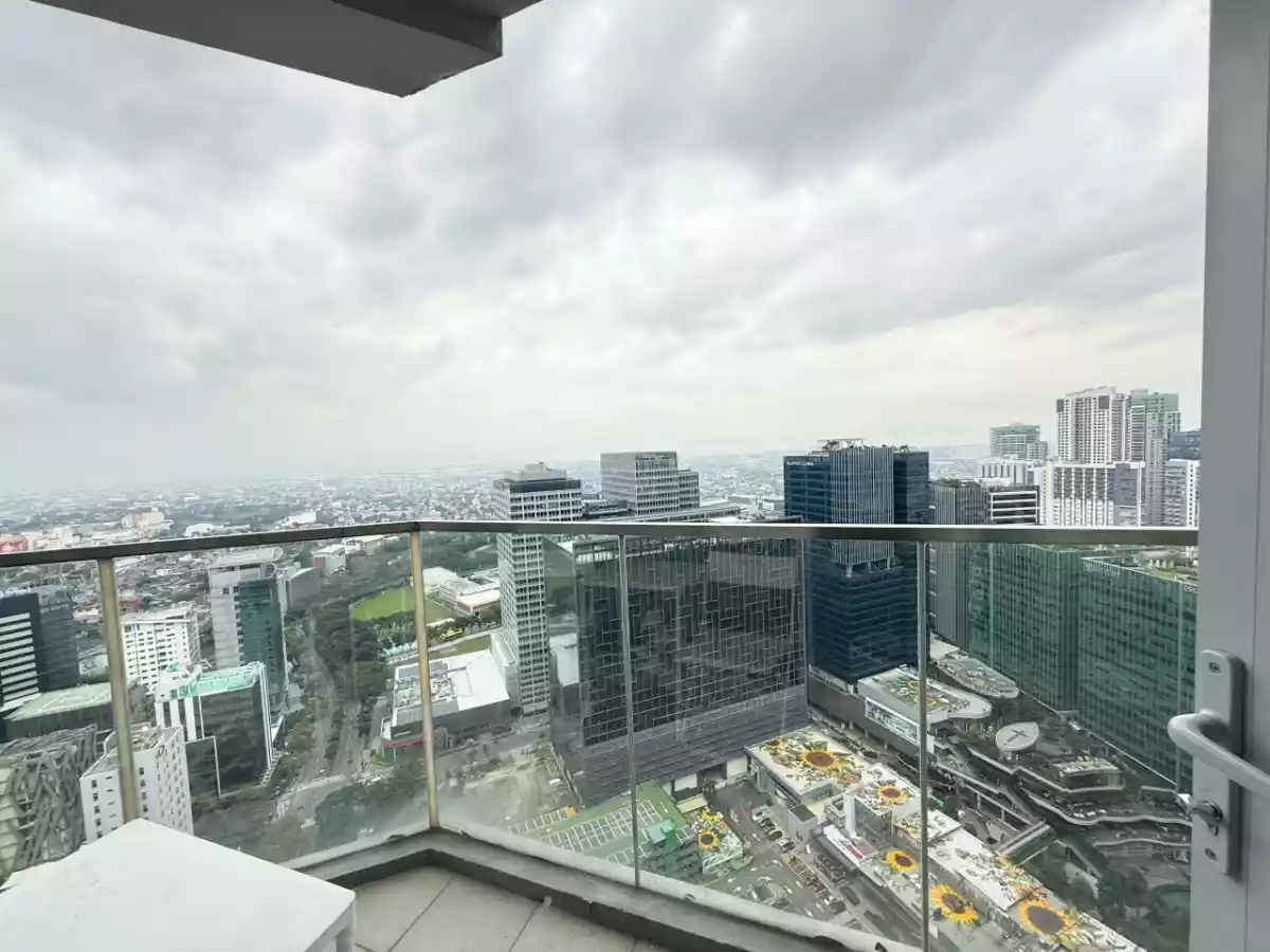 Modern 2Bedroom Condo with Balcony For Sale at Uptown Parksuites, BGC — 2 Bedrooms in 38th Street, Taguig, Metro Manila — Photo 3