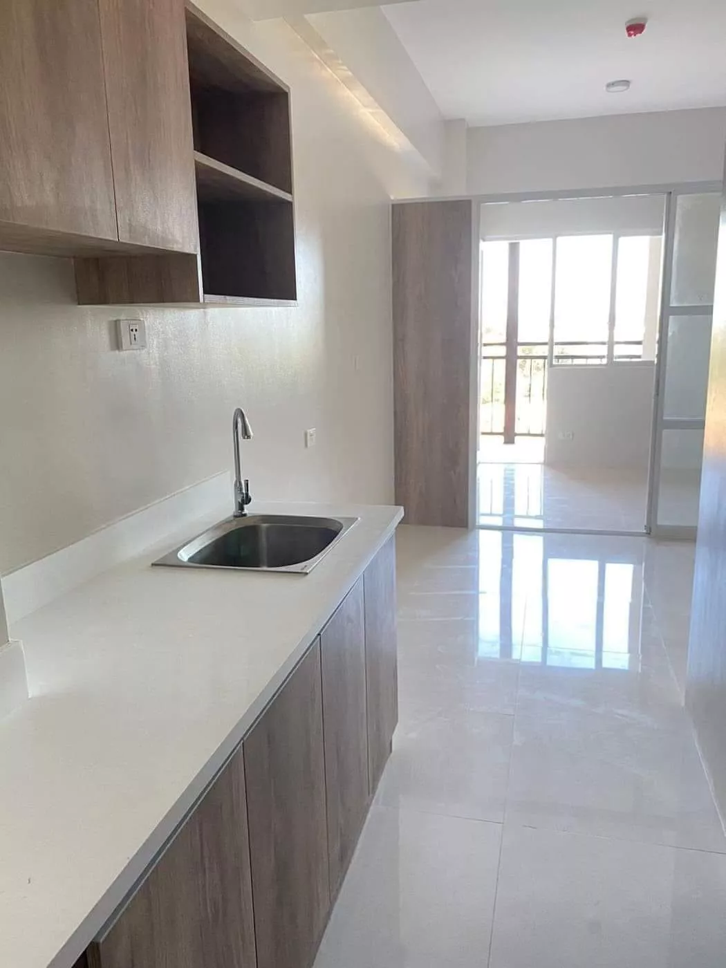 Rush Sale/Assume One BR Condo with Parking at Primeworld District Mactan — 1 Bedroom in Lapu Lapu City, Cebu — Photo 5