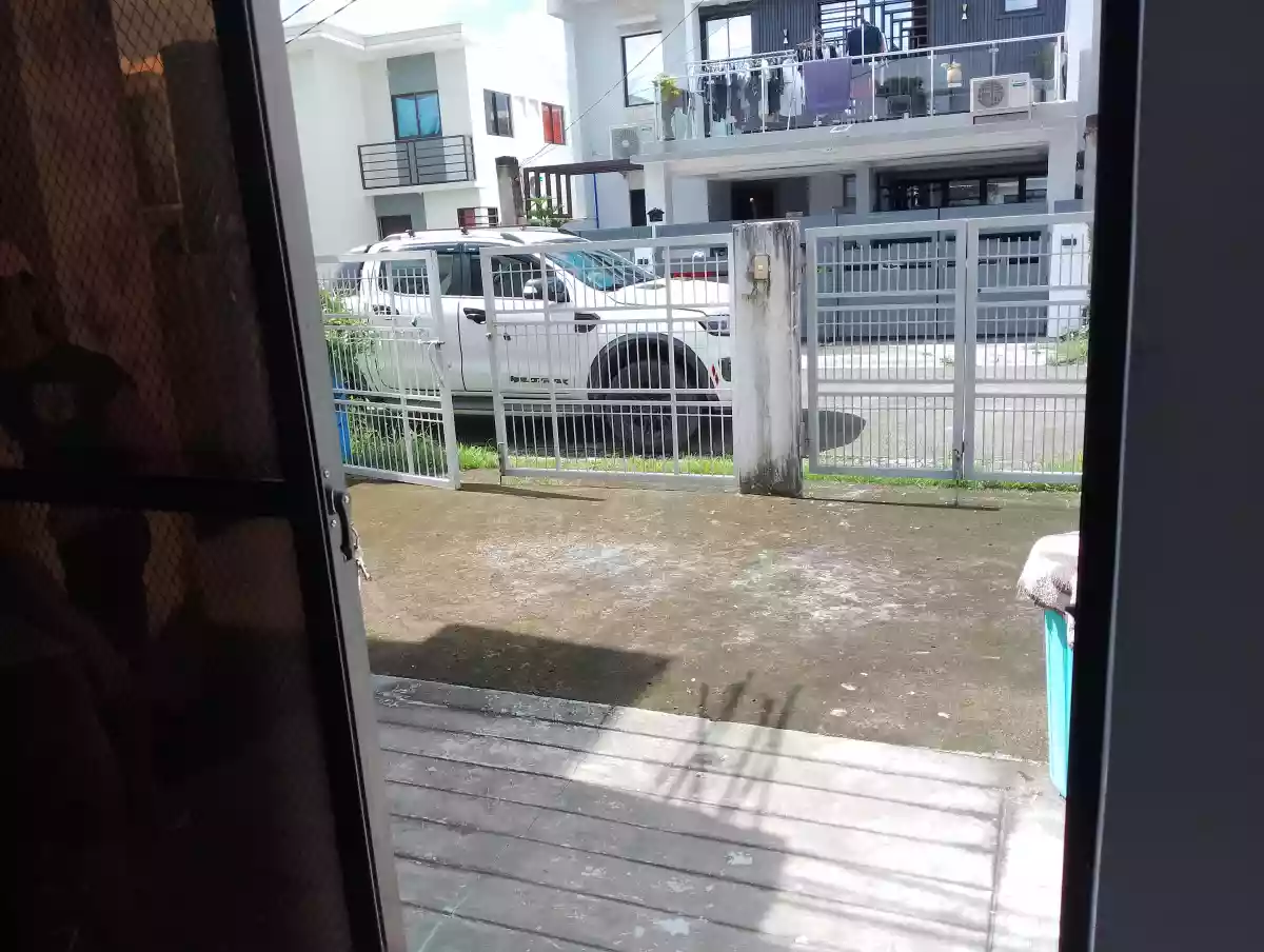 Commercial house  and lot — House and Lot in Iloilo, Philippines — Photo 2