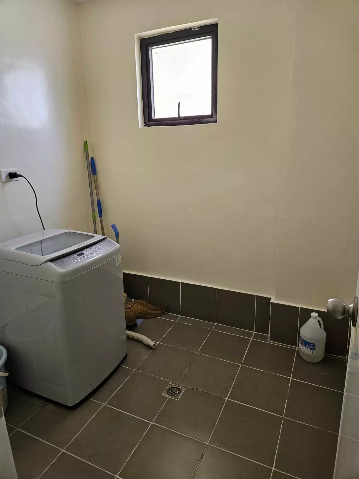 FOR SALE 2BEDROOM UNIT AT MIDPOINT RESIDENCES with Parking — 2 Bedrooms in Ines Ouano Road, Mandaue City, Central Visayas — Photo 7