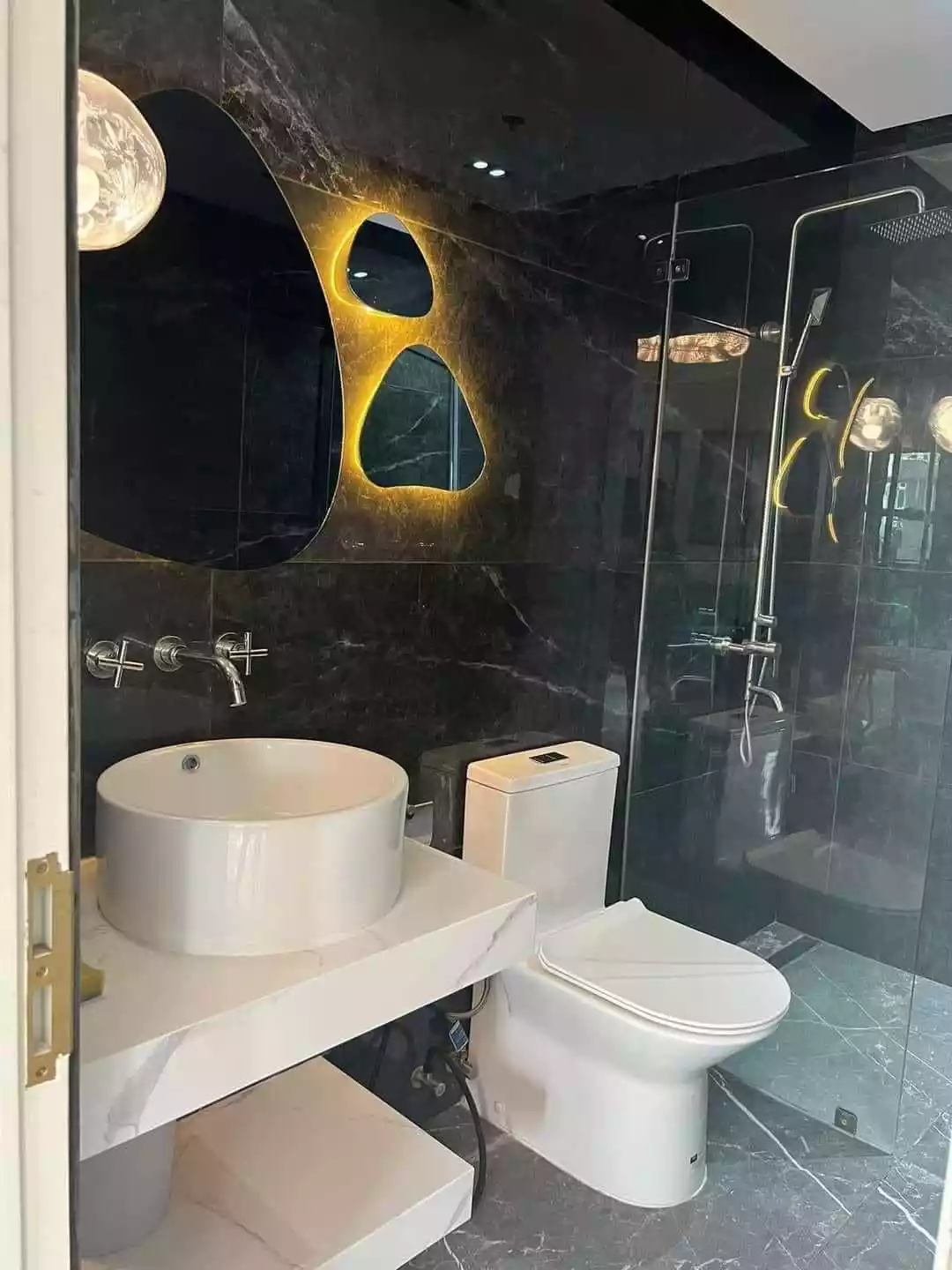 For Sale or Rent: Newly Renovated Luxury Bi-Level Corner Penthouse Unit at Avalon in Cebu Business Park — 3 Bedrooms in Luzon Avenue, Cebu City, Central Visayas — Photo 5