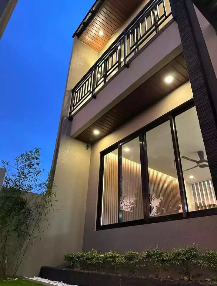 FOR SALE 2 STOREY HOUSE WITH A VIEW OF NUSTAR & CCLEX