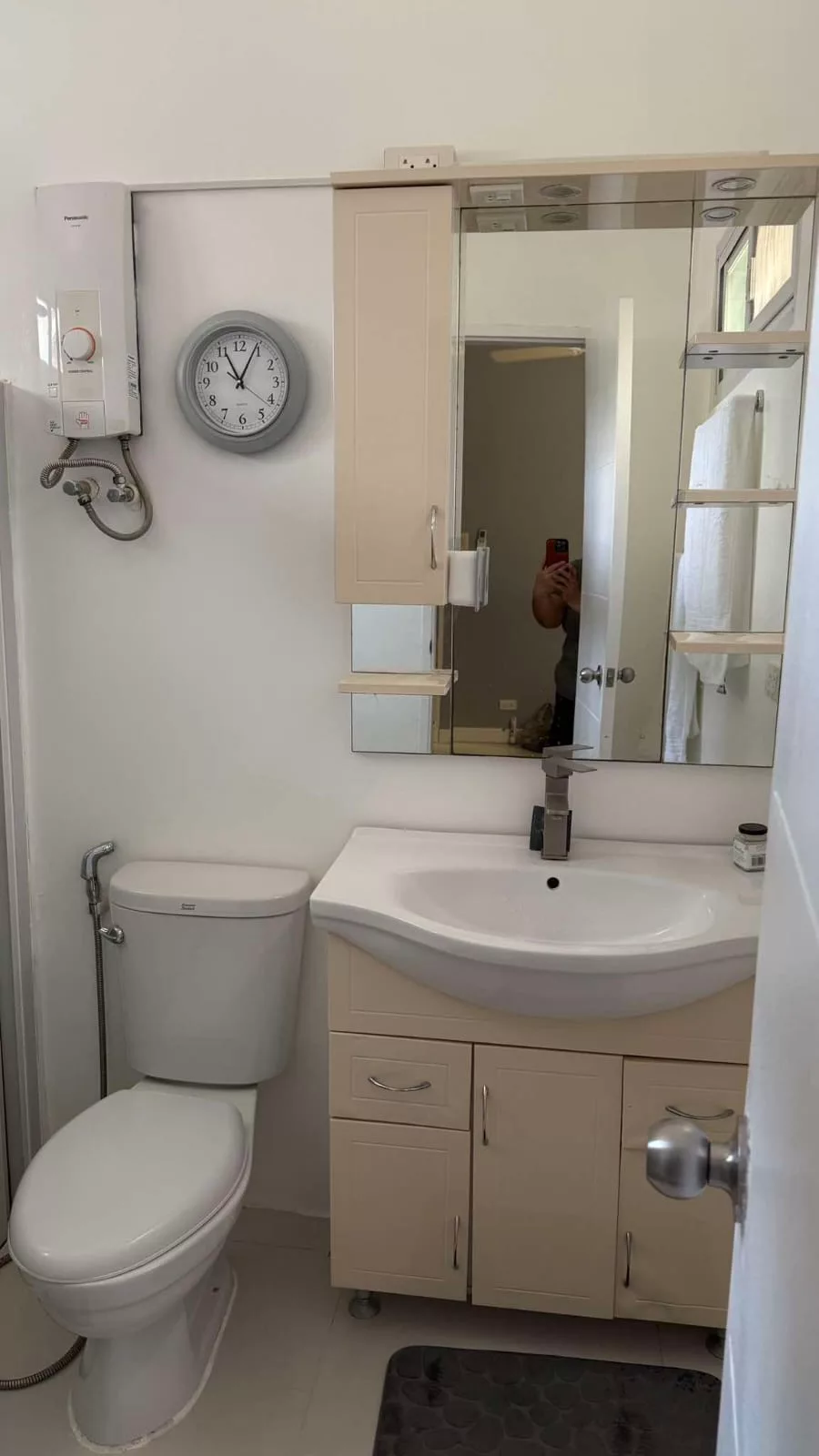 Open photo 11 of 12 — Stylish Living in Kensington Place, Palawan