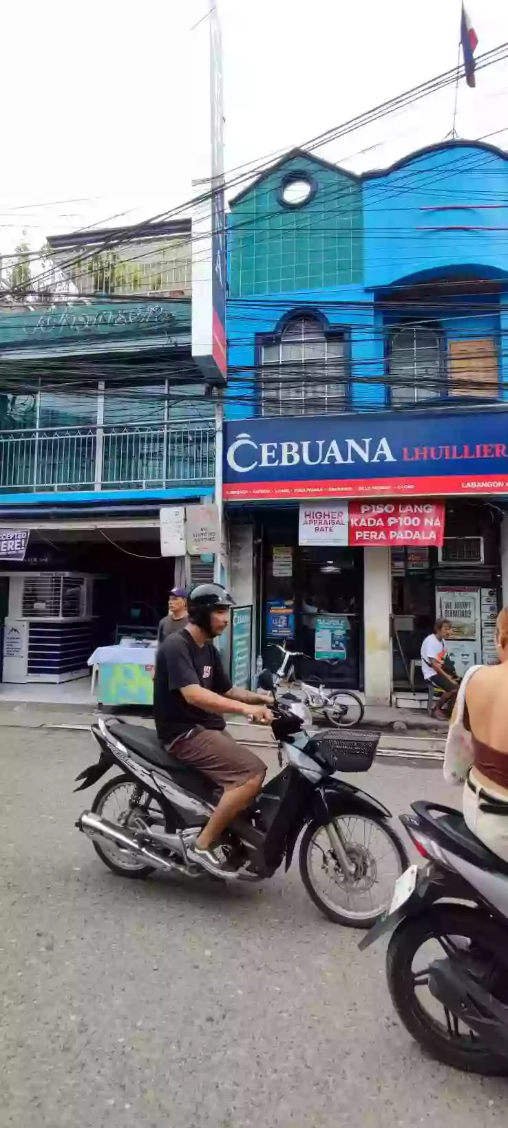 income generating commercial building with 11 doors apartment — Building in Cebu City, Cebu, Philippines — Photo 2