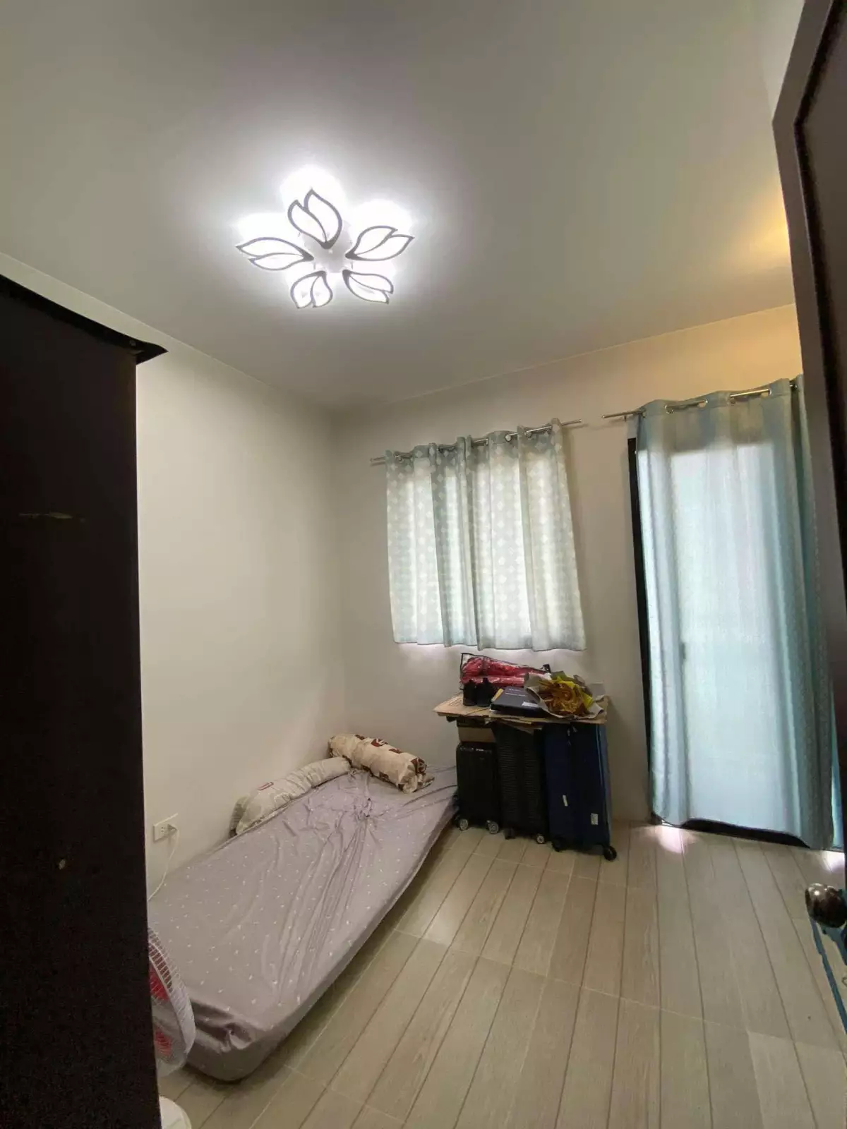 SINGLE ATTACH HOUSE AND LOT FOR SALE IN SERENIS SOUTH — House and Lot in Mohon Road, Talisay, Cebu — Photo 4