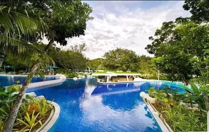 Open photo 20 of 23 — 2 Br Corner with Balcony 20th Floor Condominium Tambuli For Sale