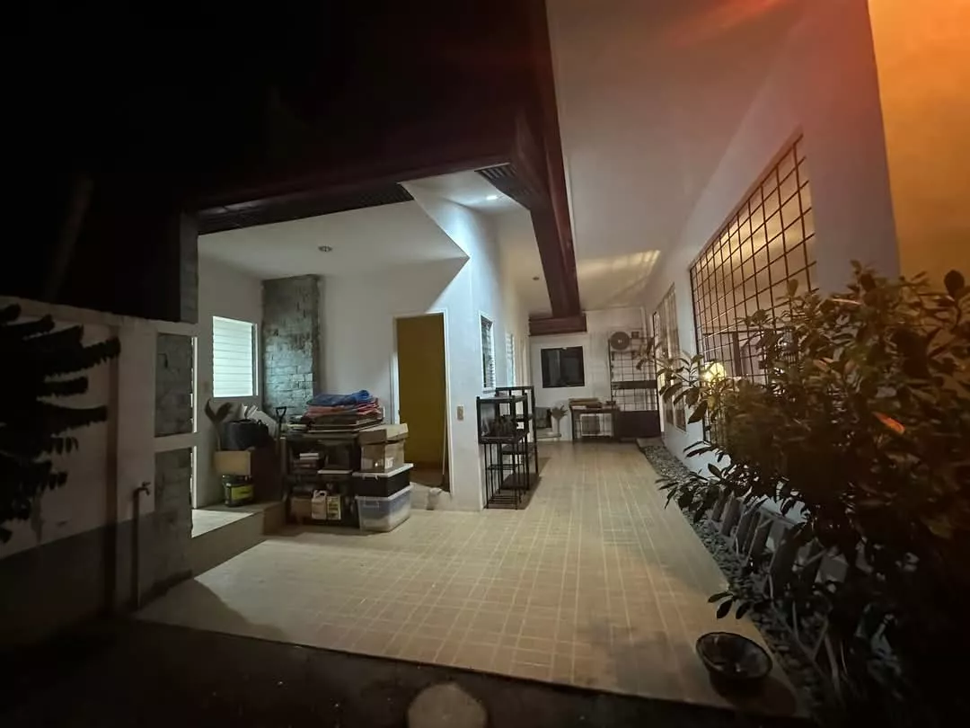 Open photo 14 of 20 — HOUSE & LOT @ FLORES VILLAGE FULLY FURNISHED