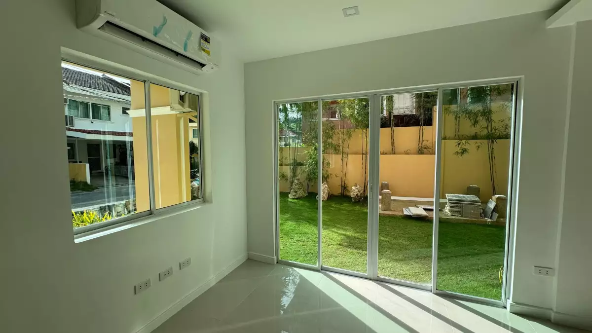 Duplex House For Sale in Hacienda Salinas — Townhouse in Cebu City, Cebu, Philippines — Photo 7