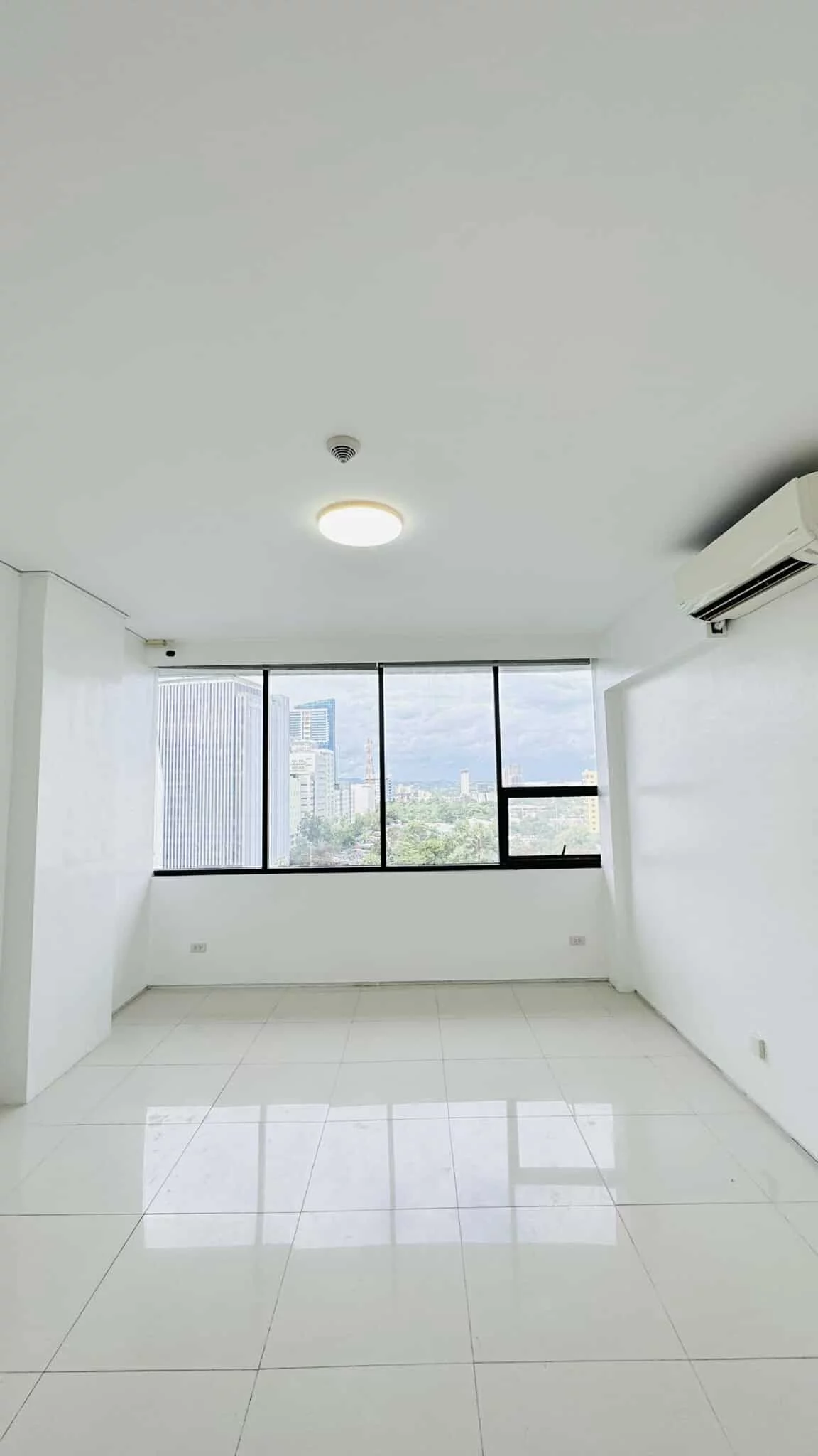 FOR SALE HOME OFFICE IN AVENIR — Studio in Waterfront Drive, Cebu City, Central Visayas — Photo 3
