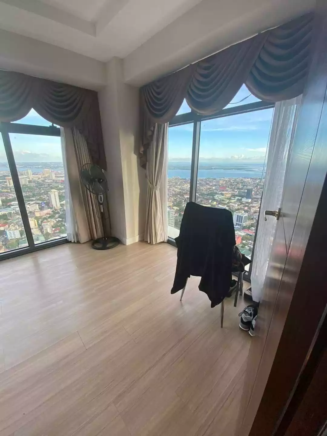 Super rush sale a million dollar view penthouse in Horizon 101 — Penthouse in General Maxilom Avenue, Cebu City, Central Visayas — Photo 3