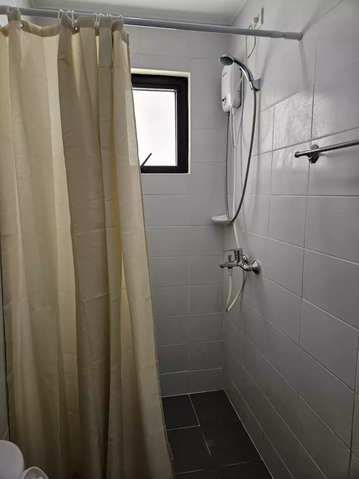 FOR SALE 2BEDROOM UNIT AT MIDPOINT RESIDENCES with Parking — 2 Bedrooms in Ines Ouano Road, Mandaue City, Central Visayas — Photo 5