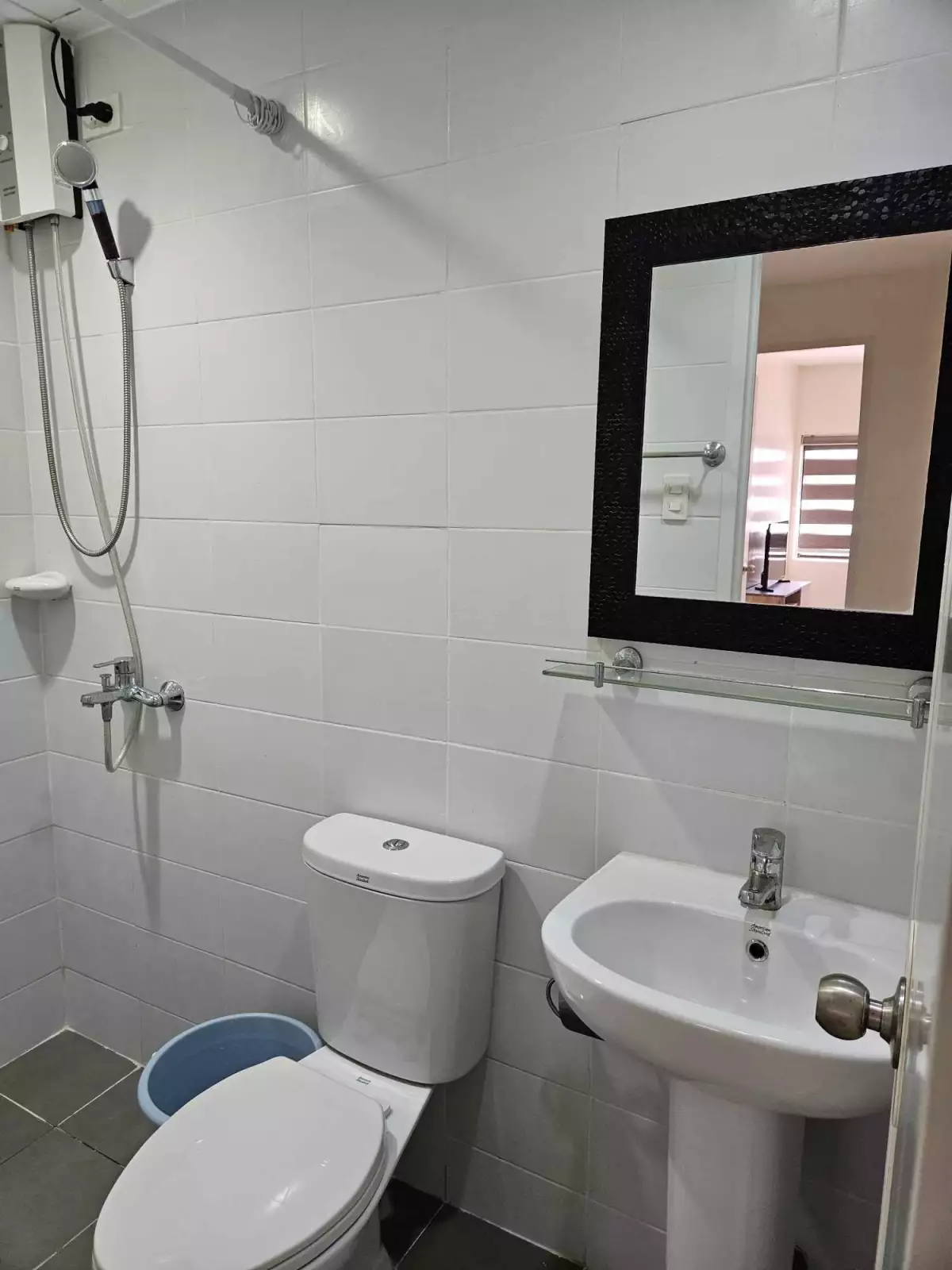 FOR SALE 2BEDROOM UNIT AT MIDPOINT RESIDENCES with Parking — 2 Bedrooms in Ines Ouano Road, Mandaue City, Central Visayas — Photo 6